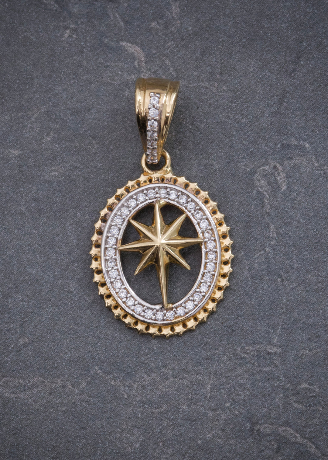 Dije con Swarovski Blanco 2.65gr / 2.7cm / 15mm — Oro Amarillo