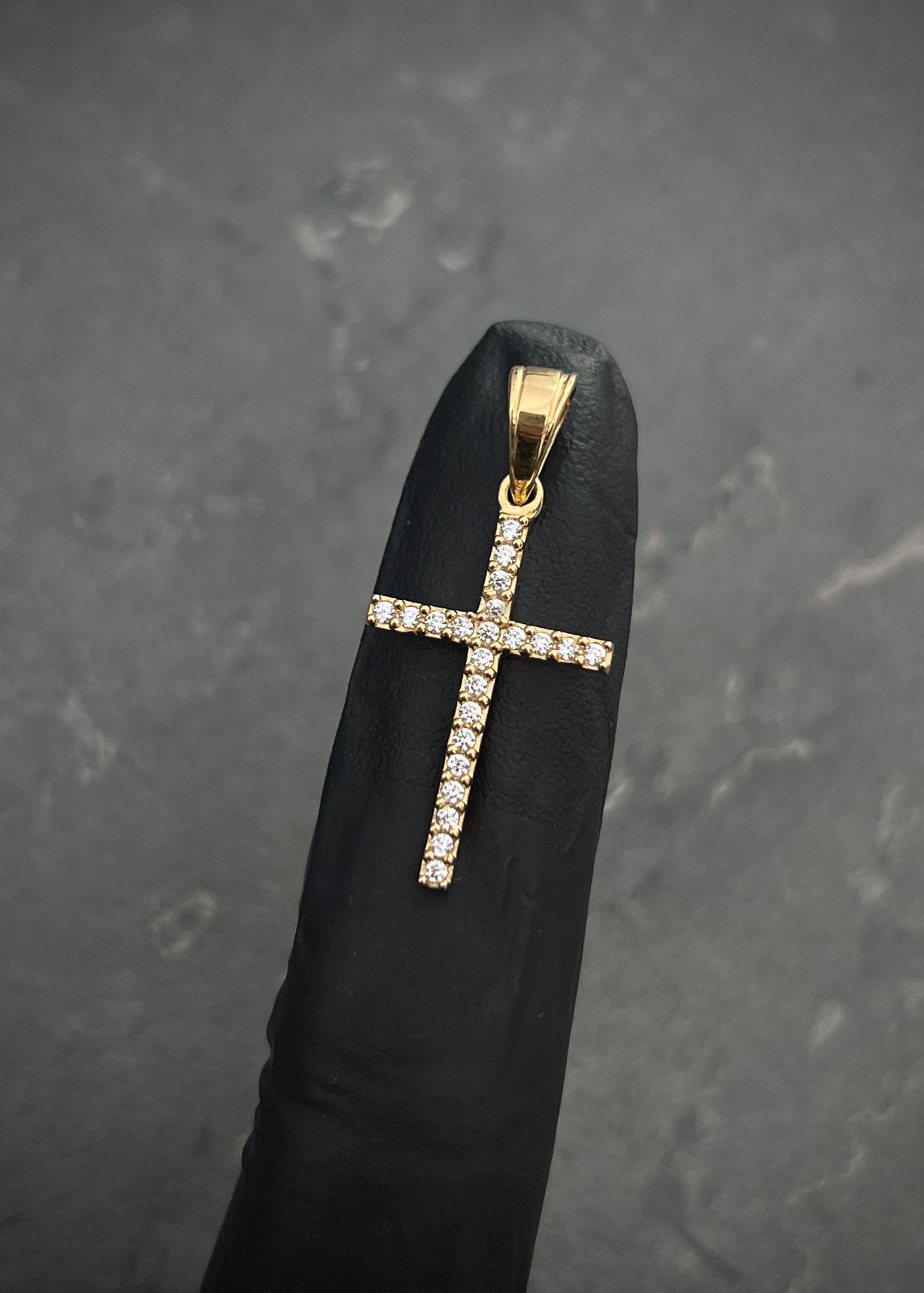 Dije cruz con swarovski blanco 1.35gr / Largo 3cm / Oro Amarillo Nac B