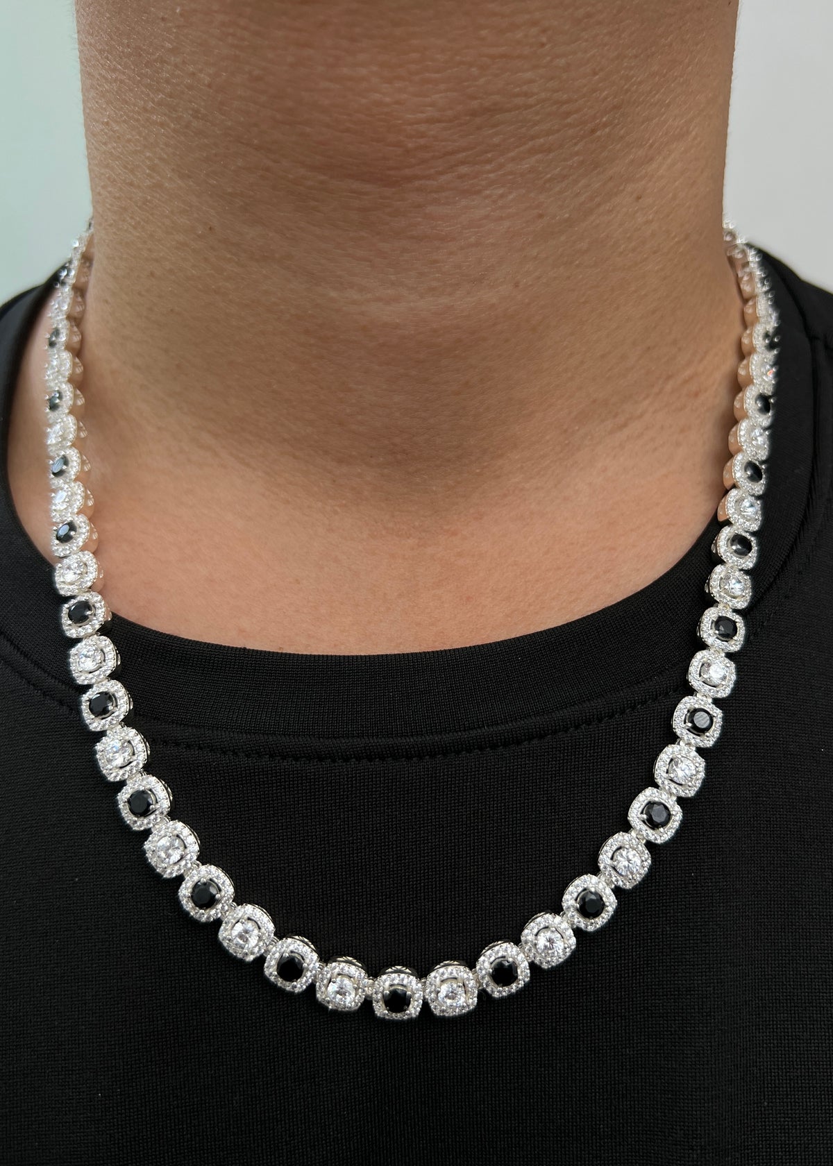 Cadena Tenis con Swarovski Negro y Blanco 62.3gr / 55cm / 7.6mm — Plata 925