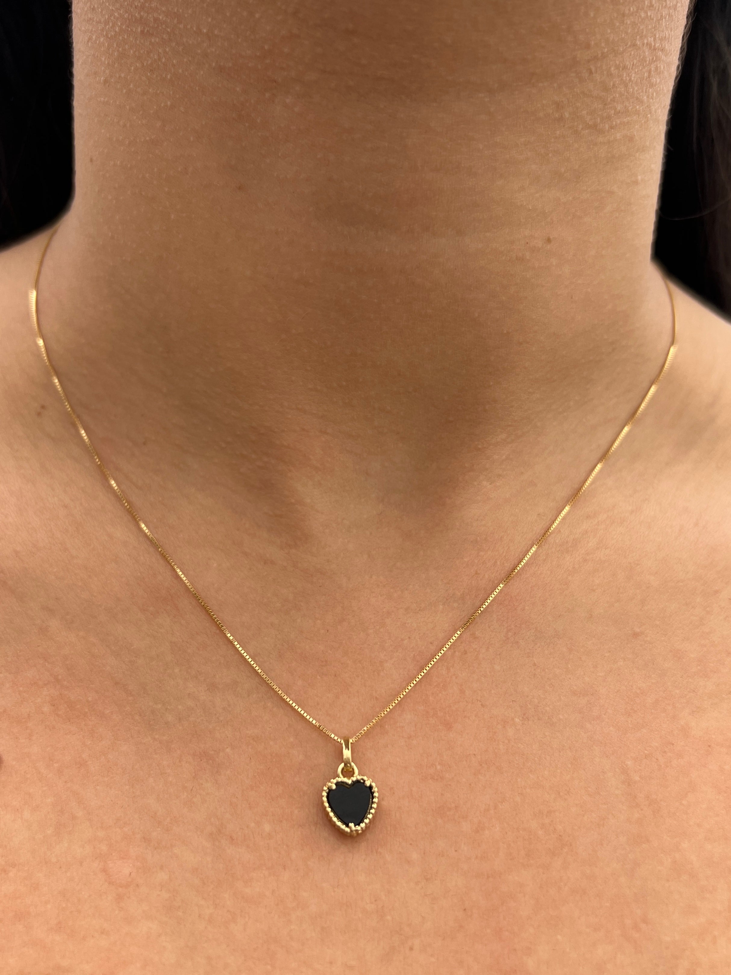 Dije corazon negro 1.4gr / Largo 1.7cm / Oro Amarillo Nac M