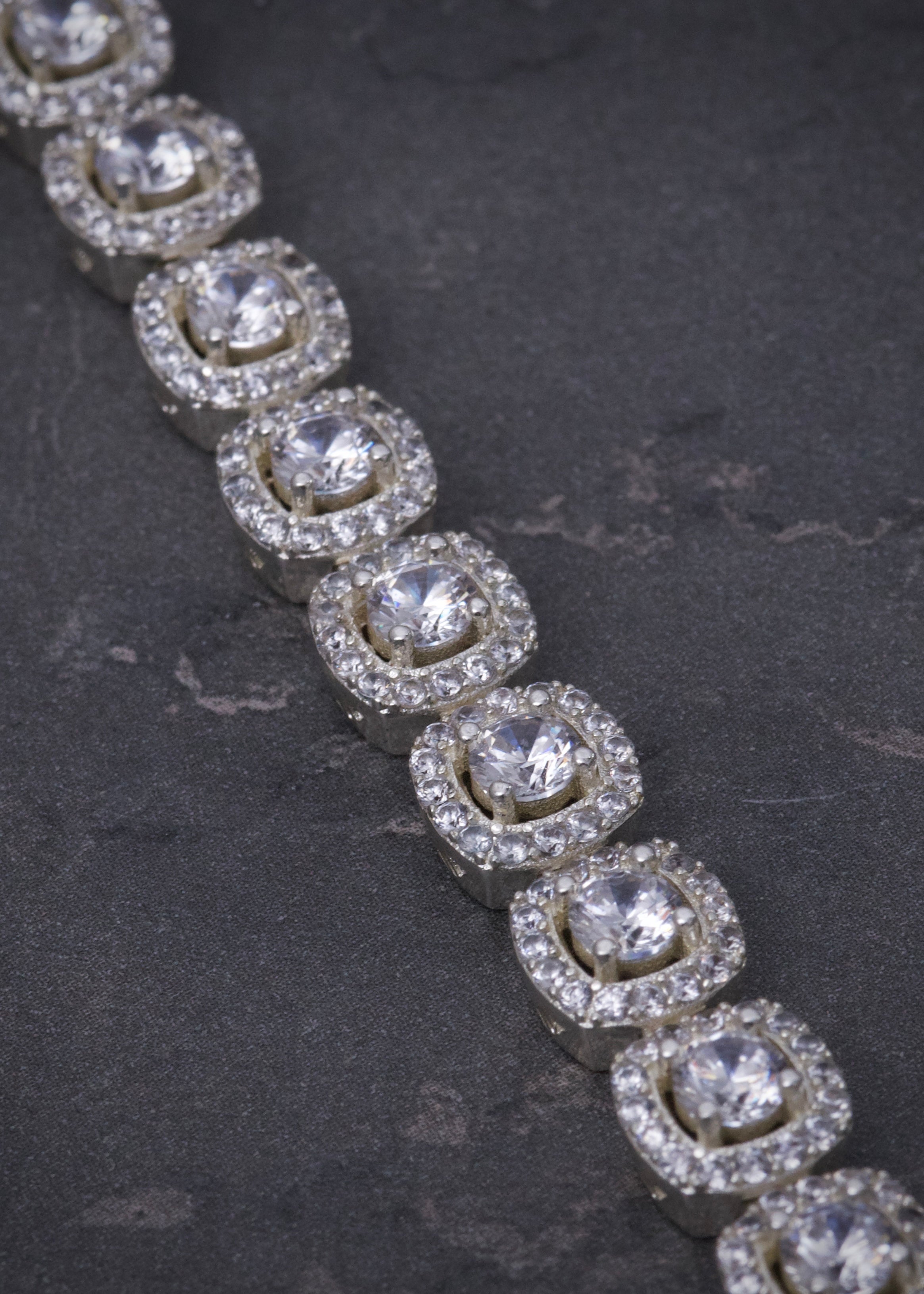 Pulso tenis con swarovski blanco 23.6gr / Largo 19cm / Plata B