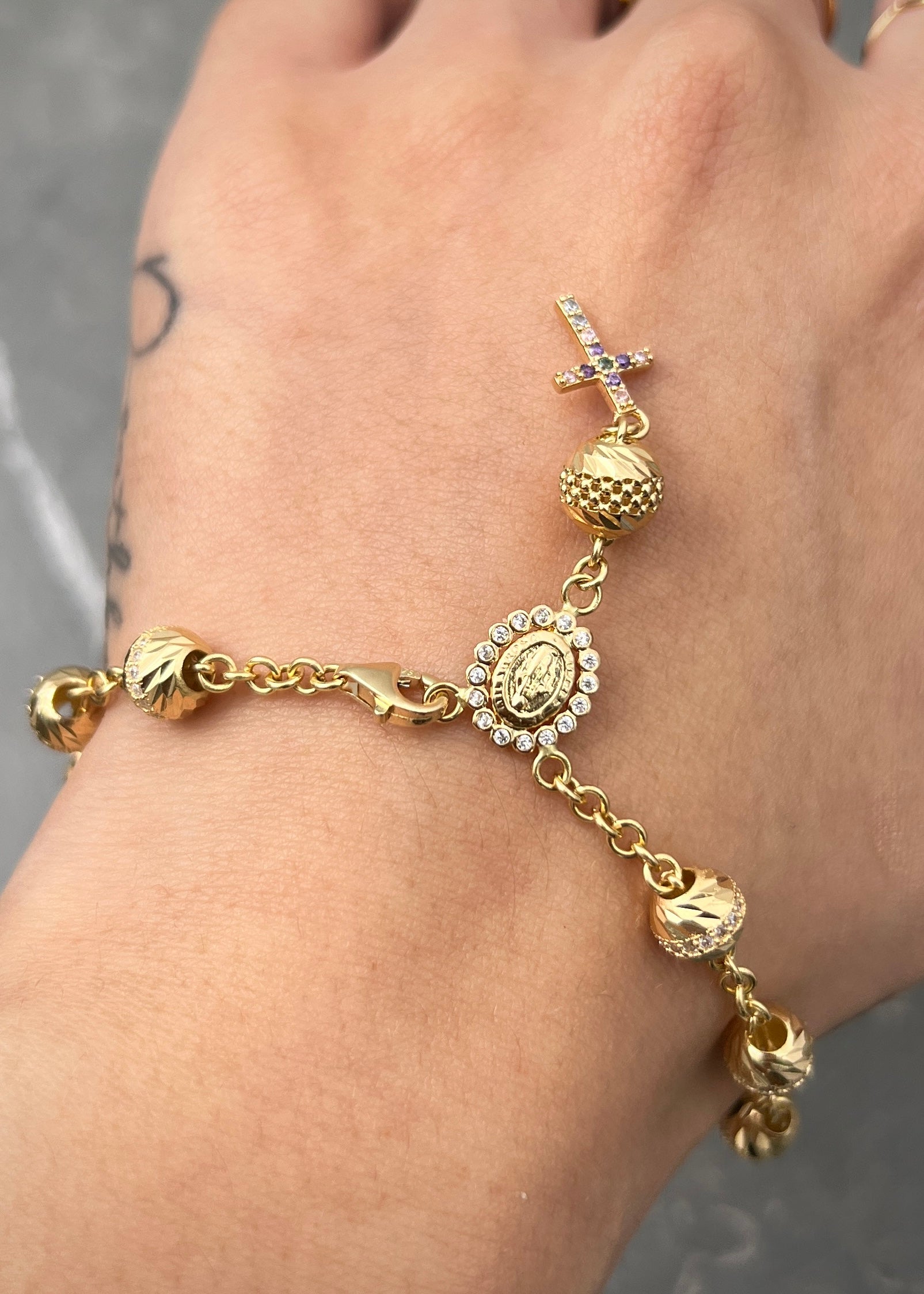 Pulso tipo denario virgen de la milagrosa con swarovski 11gr / Largo 17cm / Oro Amarillo Nac M