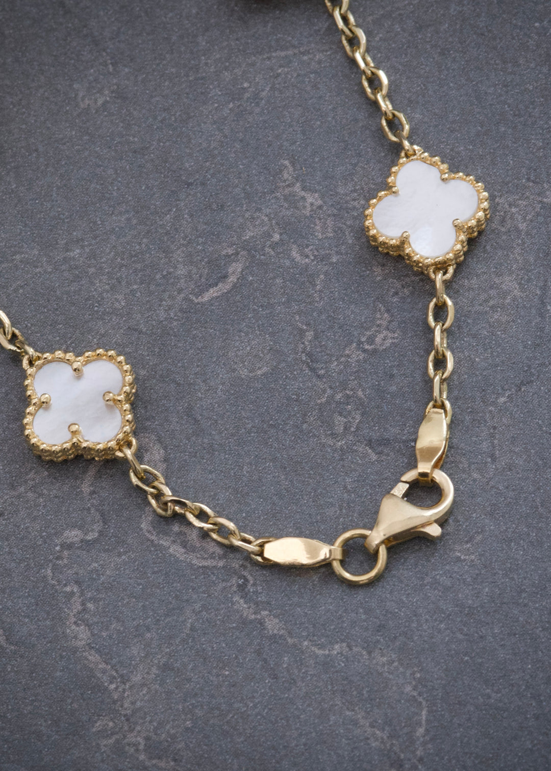 Pulso Lucky Clover Piedra Blanca 5.9gr / 17cm / 9mm — Oro Amarillo