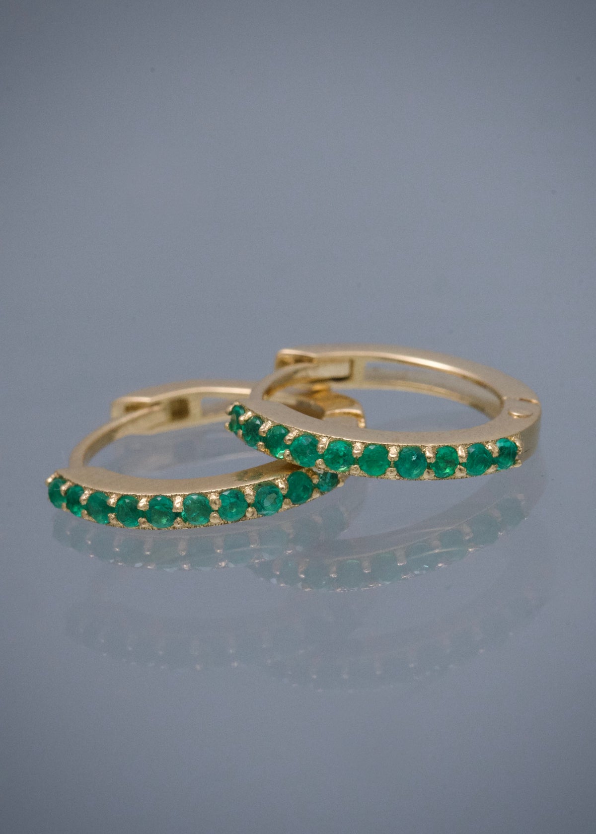 Candongas con 30pts de Esmeraldas 2.6gr / 1.3cm / 1.9mm — Oro Amarillo