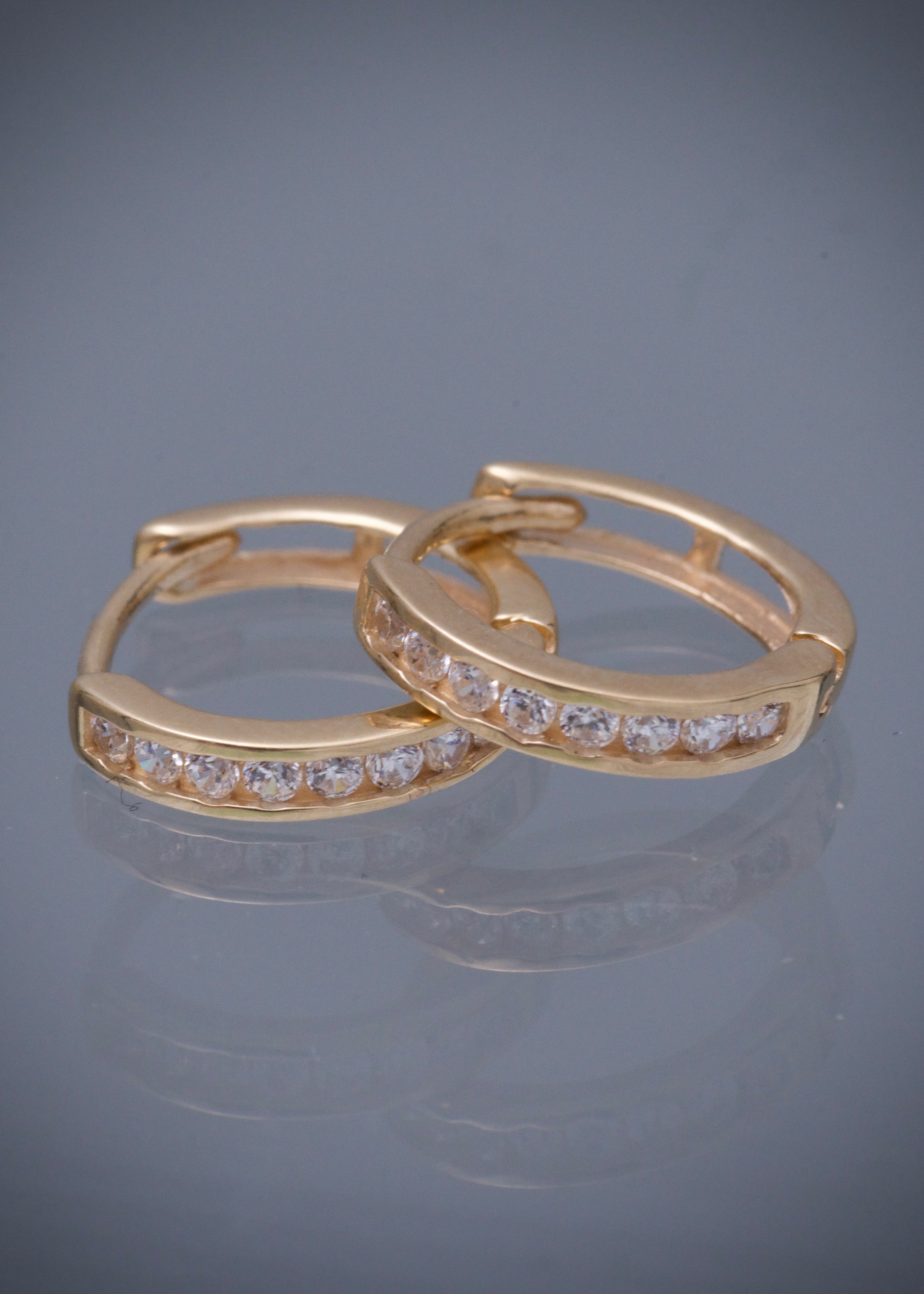 Candongas Con swarovski blanco 1.85gr / Largo 1.2cm / Oro Amarillo Nac B