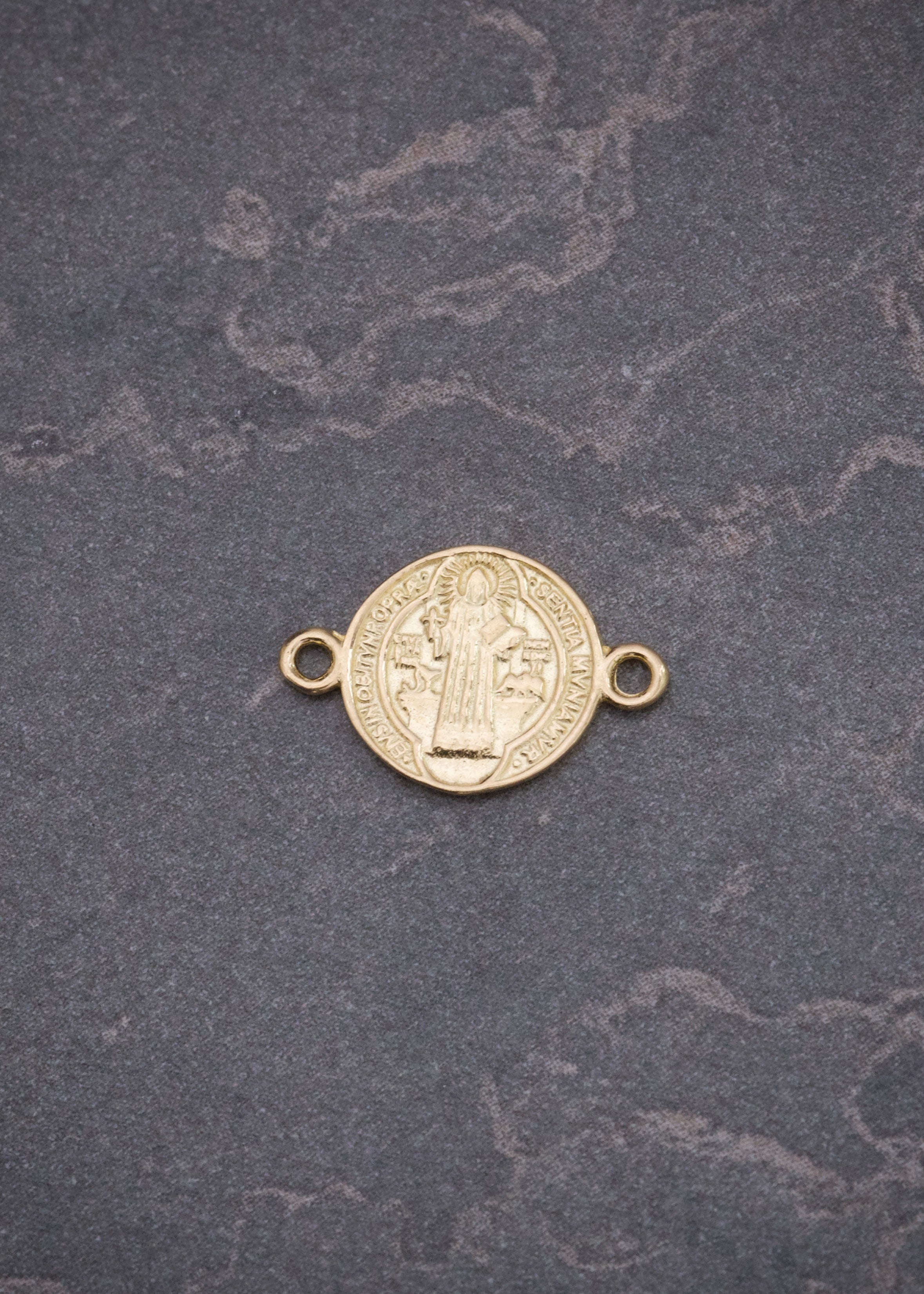 Herraje San Benito 0.5gr / 1.4cm / 9.4mm — Oro Amarillo