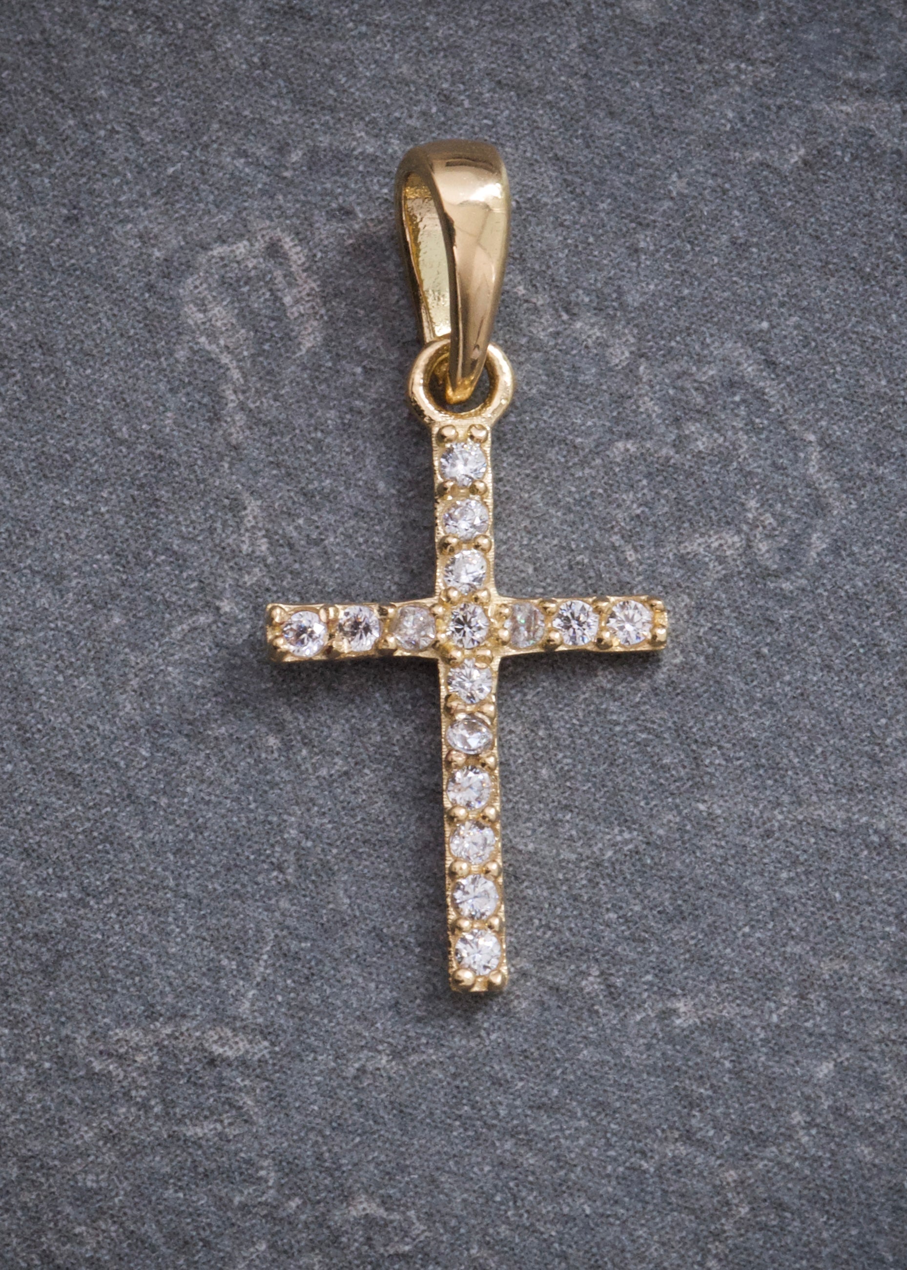 Dije Cruz con Swarovski Blanco 0.6gr / 2cm / 9.7mm — Oro Amarillo