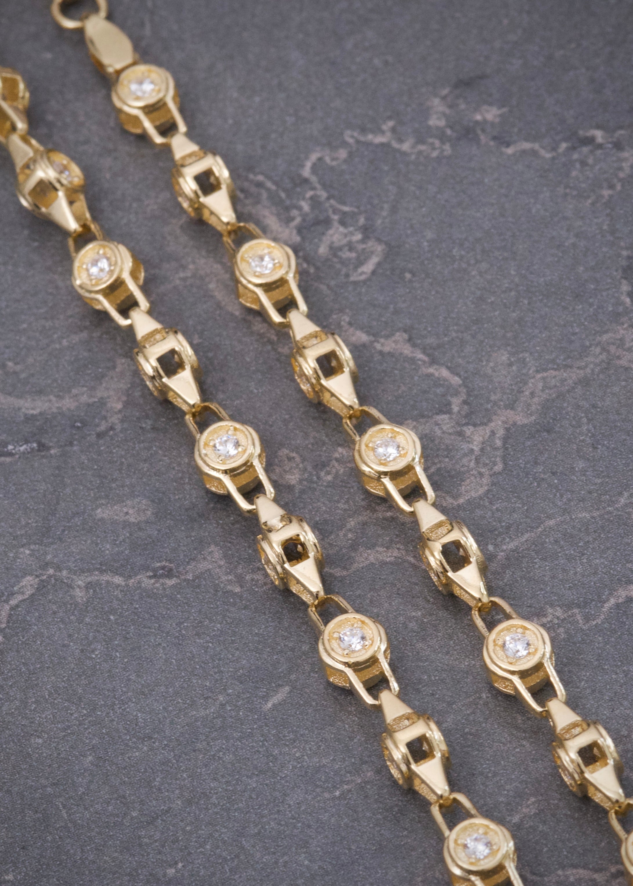 Cadena Rustica con Swarovski Blanco 22.75gr / 45cm / 4.6mm — Oro Amarillo
