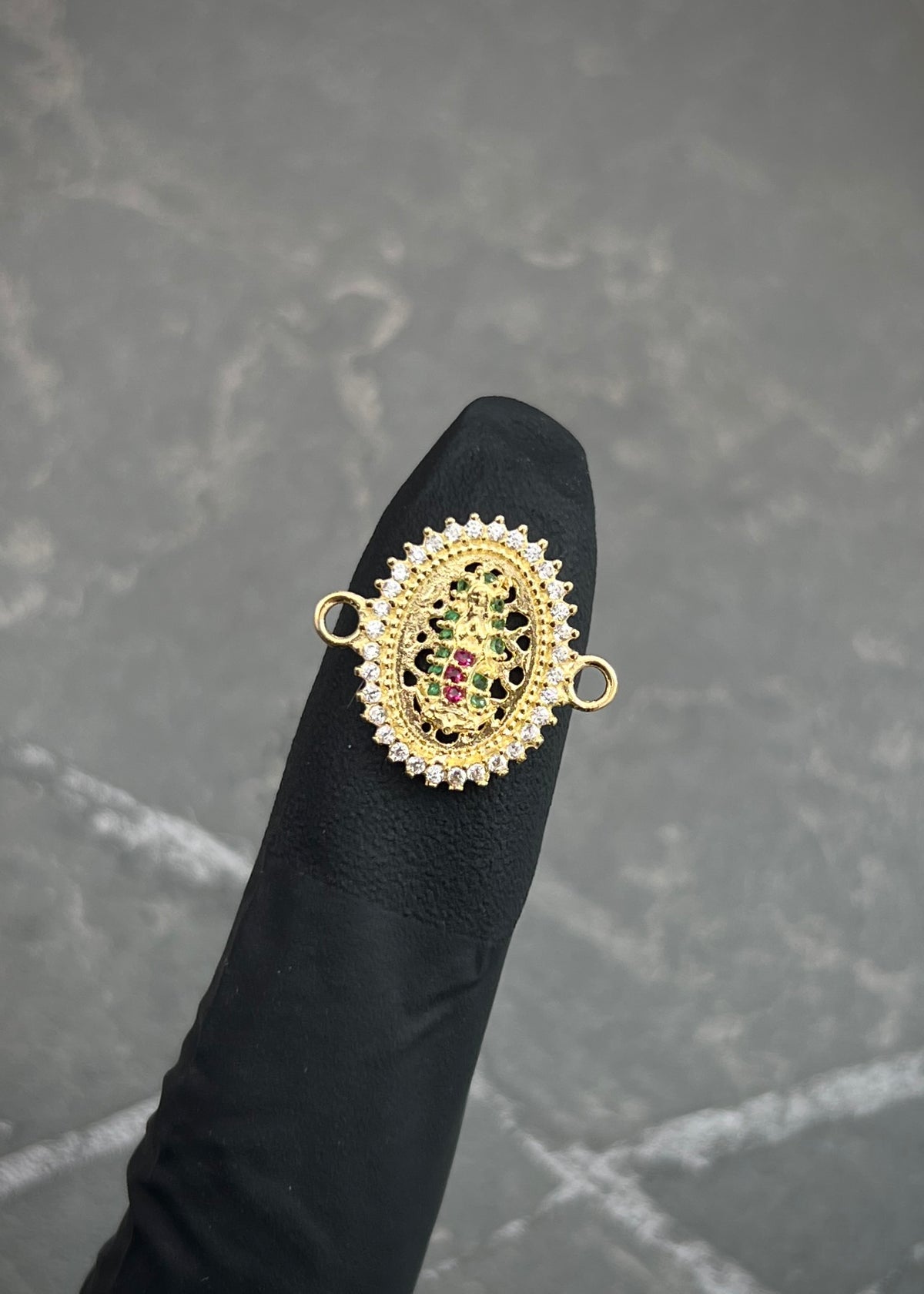 Herraje Virgen de Guadalupe con Swarovski 1.5gr / 1.7cm / 15.5mm — Oro Amarillo