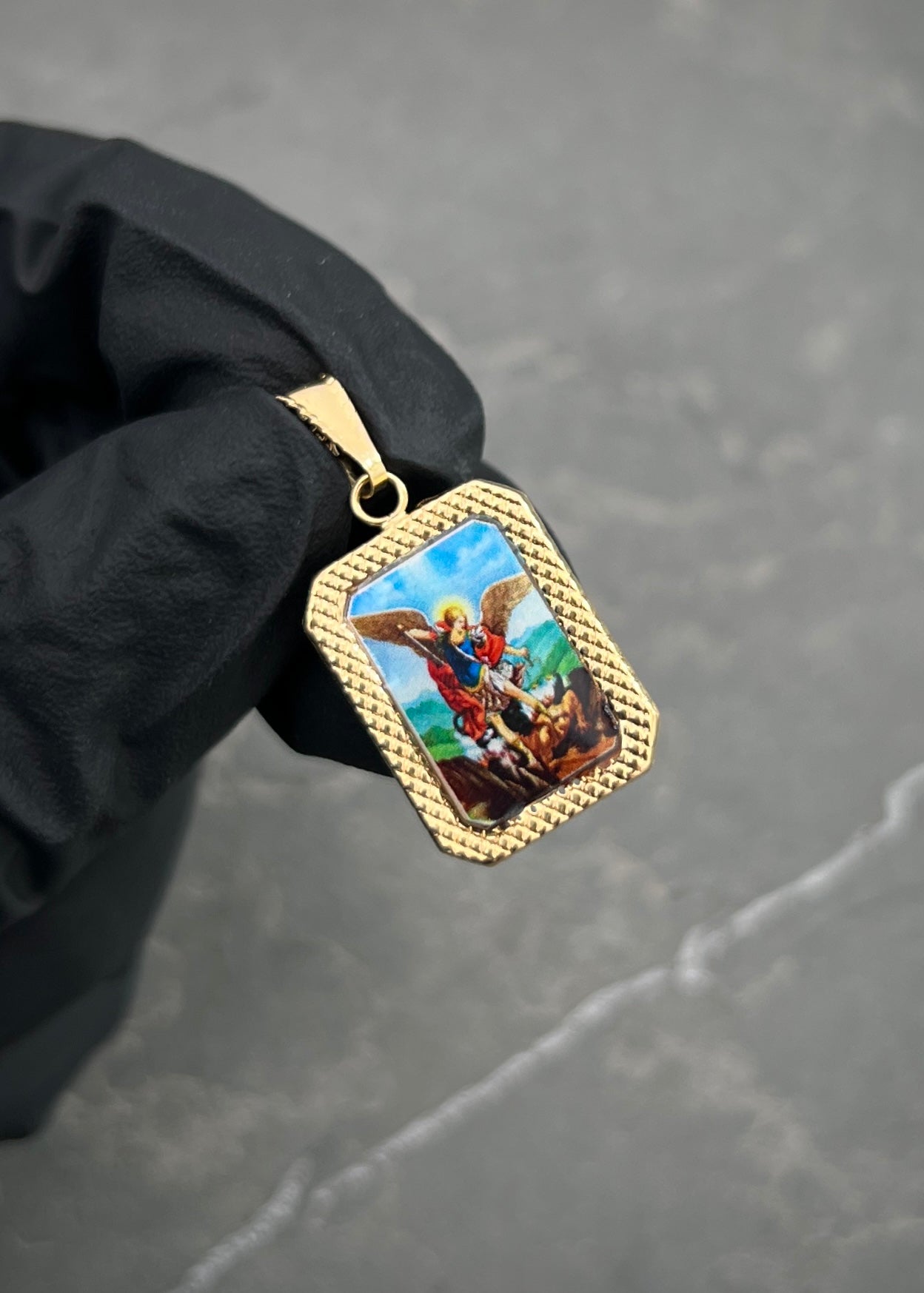 Placa Diamantada 0.65gr / 2.8cm / 14.2mm — Oro Amarillo