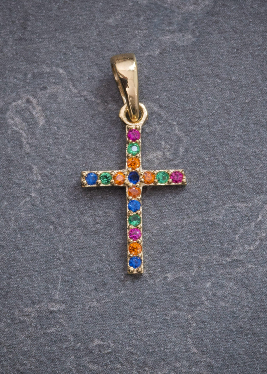 Dije Cruz con Swarovski Multicolor 0.65gr / 2cm / 9.8mm — Oro Amarillo