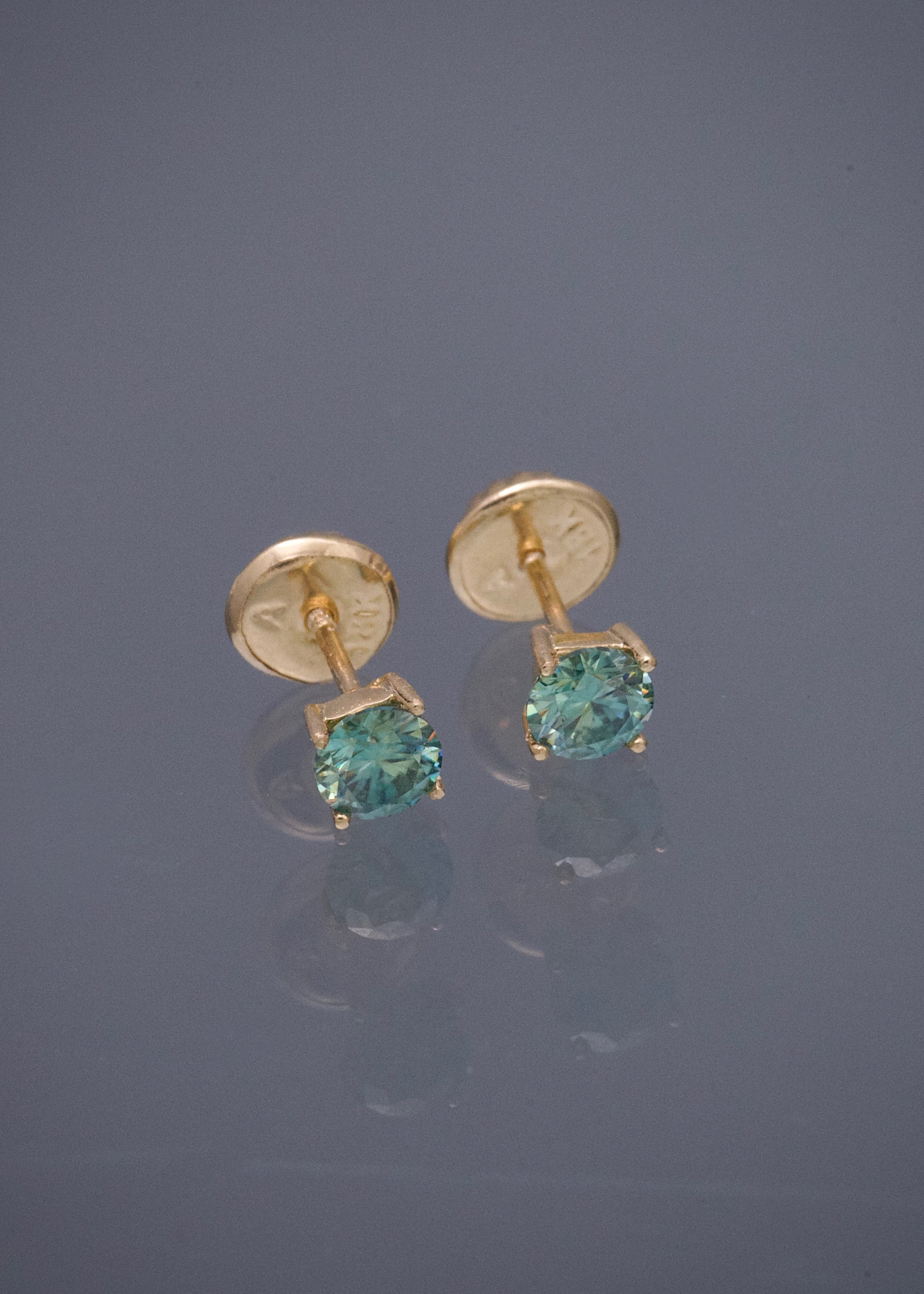 Topos con 48pts de Moissanita 0.65gr / 0.4cm / 4mm — Oro Amarillo