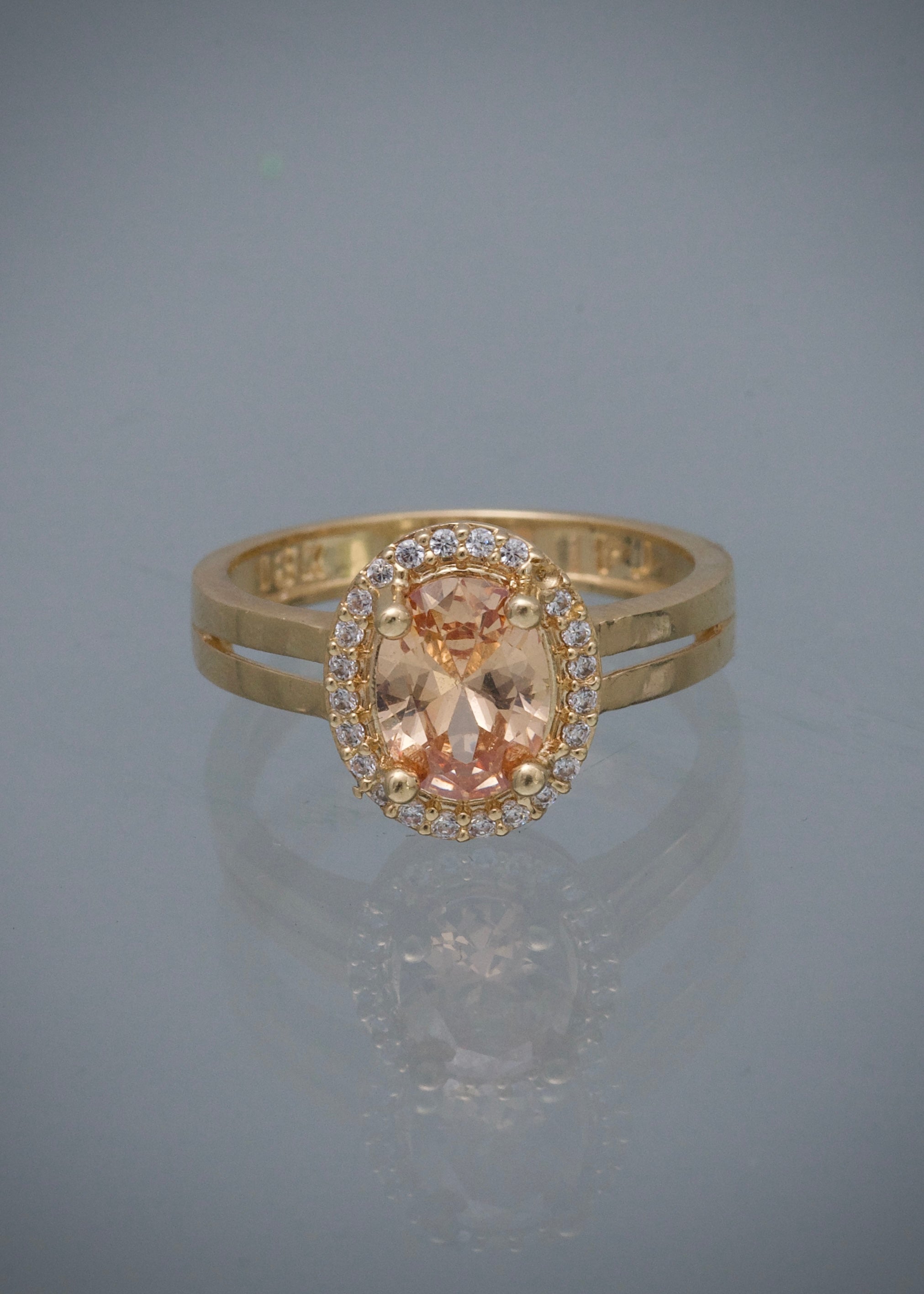 Solitario ovalado con swarovski naranja y blanco 3.35gr / Talla 5 3/4 / Oro Amarillo Nac M