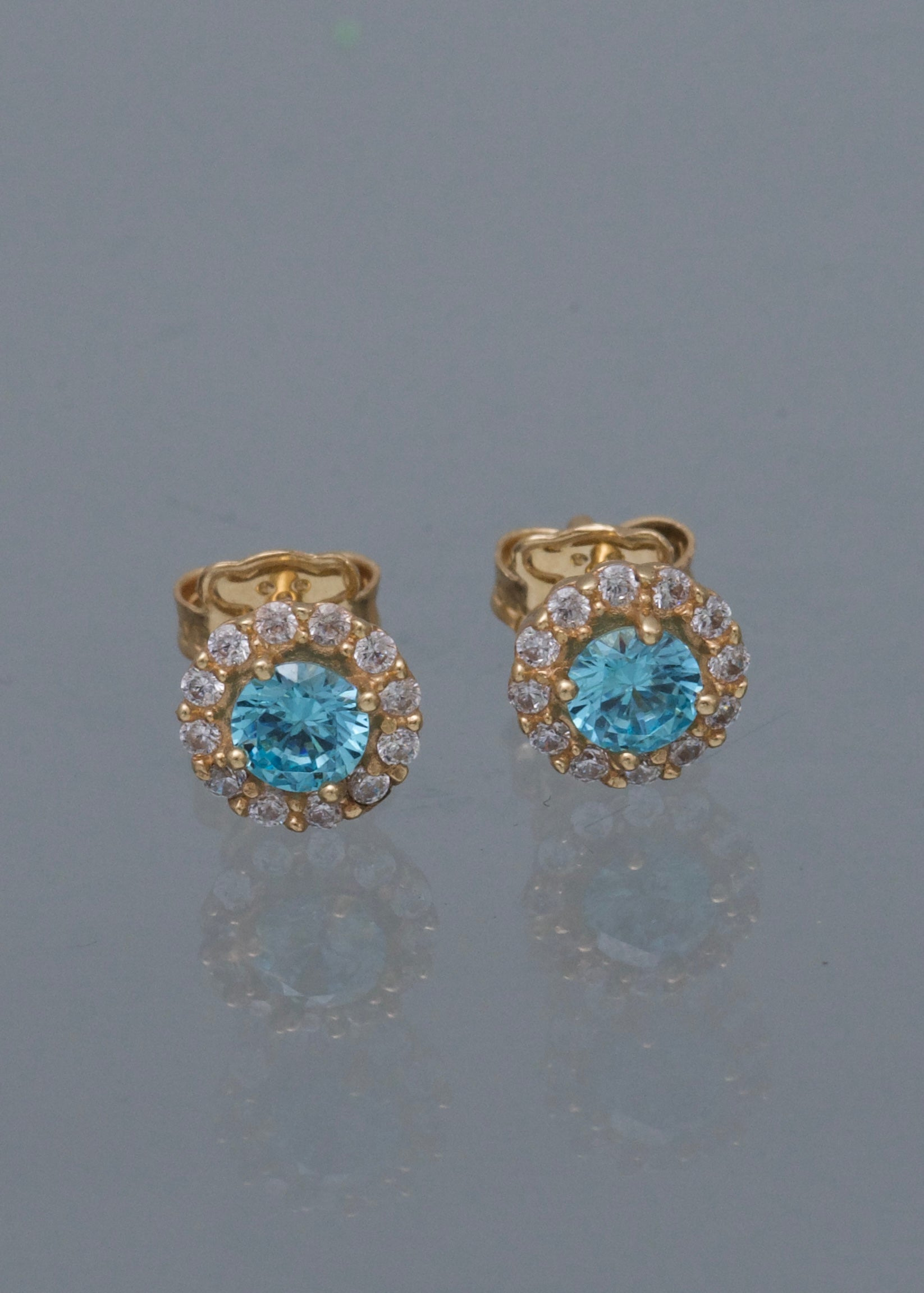 Topos flor con swarovski azul y blanco 3.1gr / Largo 0.9cm / Oro Amarillo Nac M