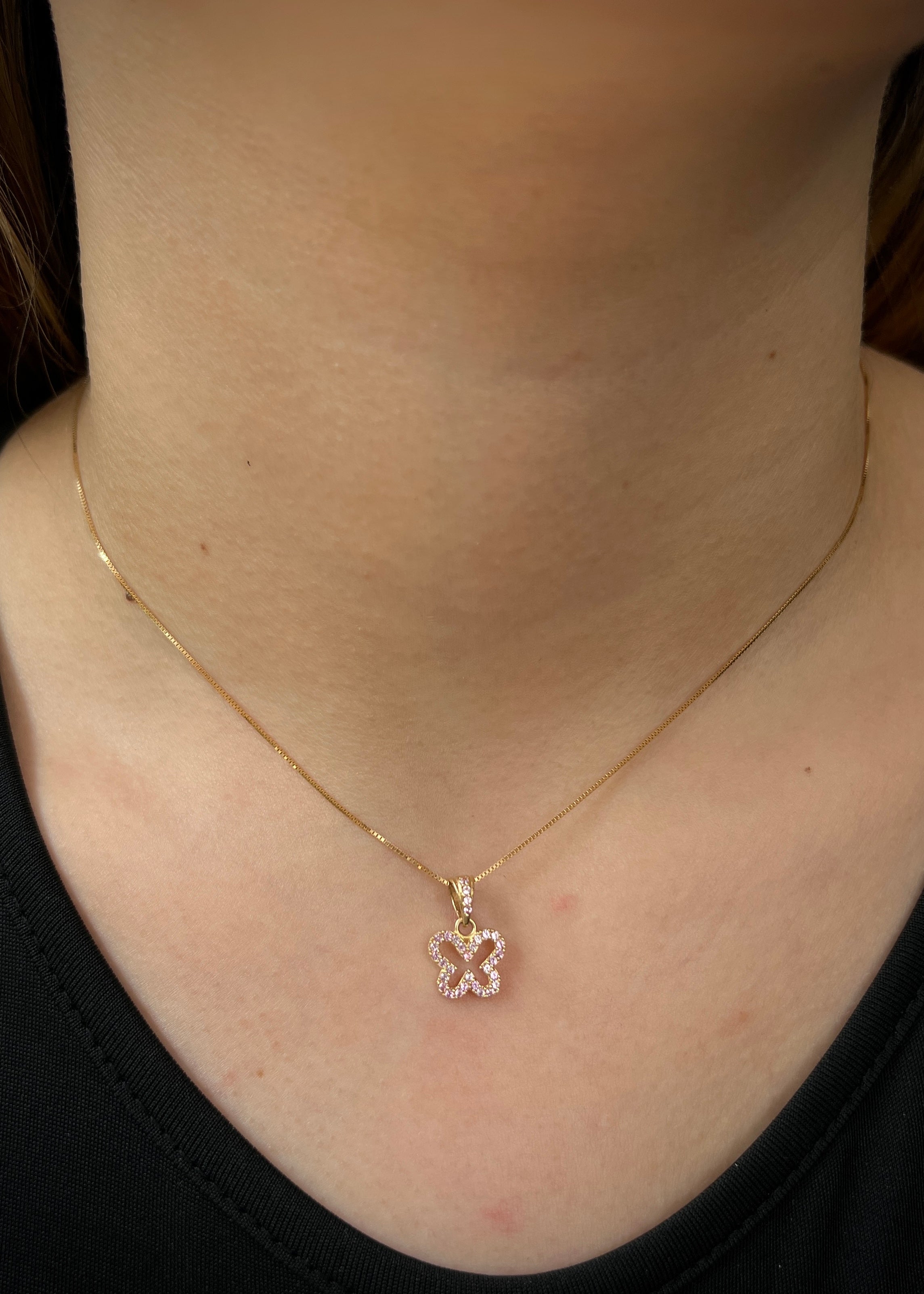 Dije mariposa con swarovski rosado 0.9gr / Largo 1.5cm / Oro Amarillo Nac M