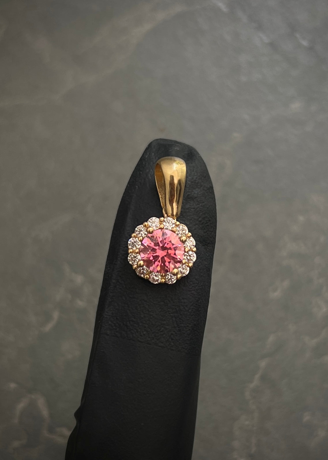 Dije flor con swarovski rosado y blanco 1.9gr / Largo 1.7cm / Oro Amarillo Nac M