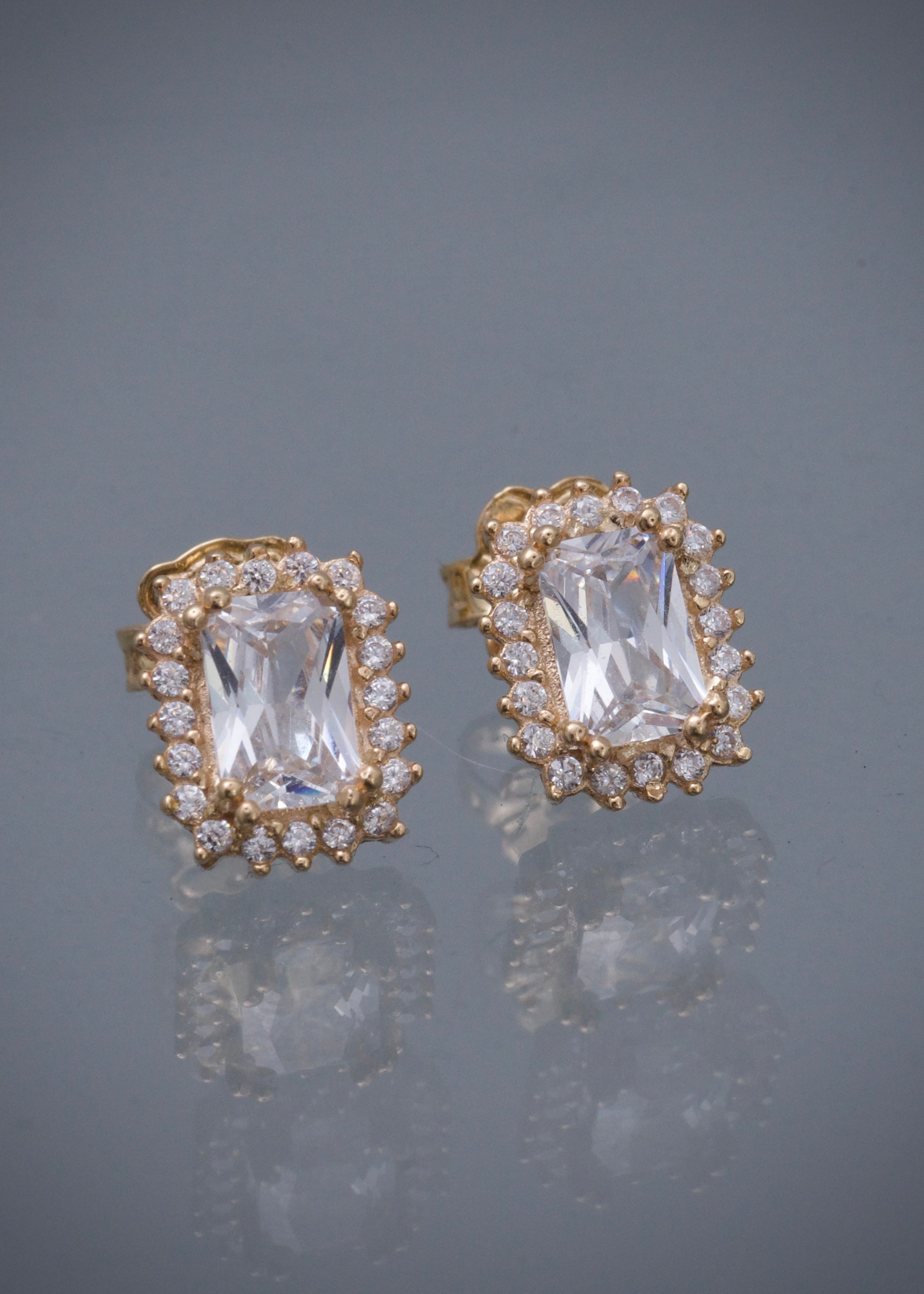 Topos con swarovski blanco 2.3gr / Largo 0.9cm / Oro Amarillo Nac P