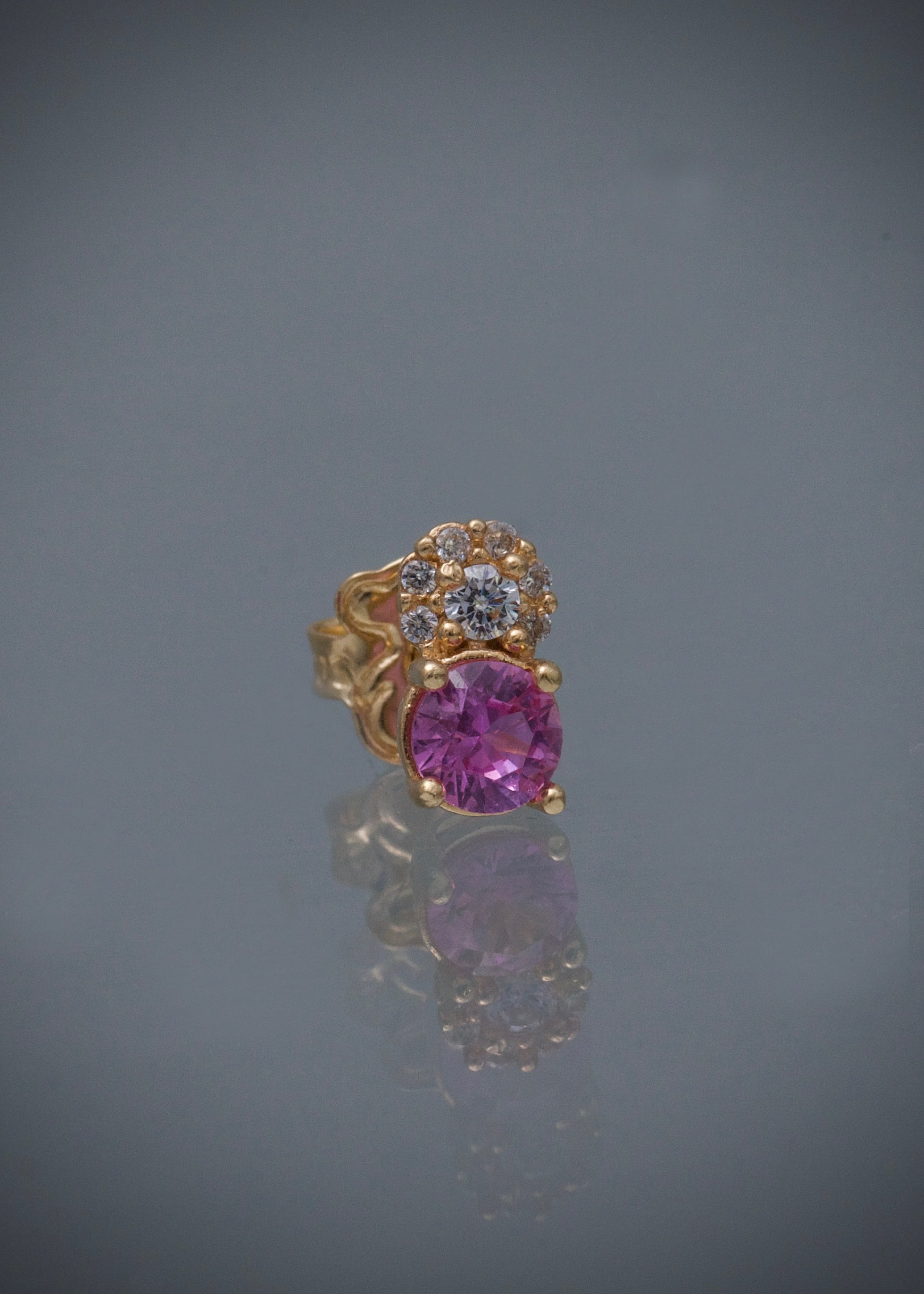 Unidad topo con swarovski rosado y blanco 0.75gr / Largo 0.8cm / Oro Amarillo Nac M