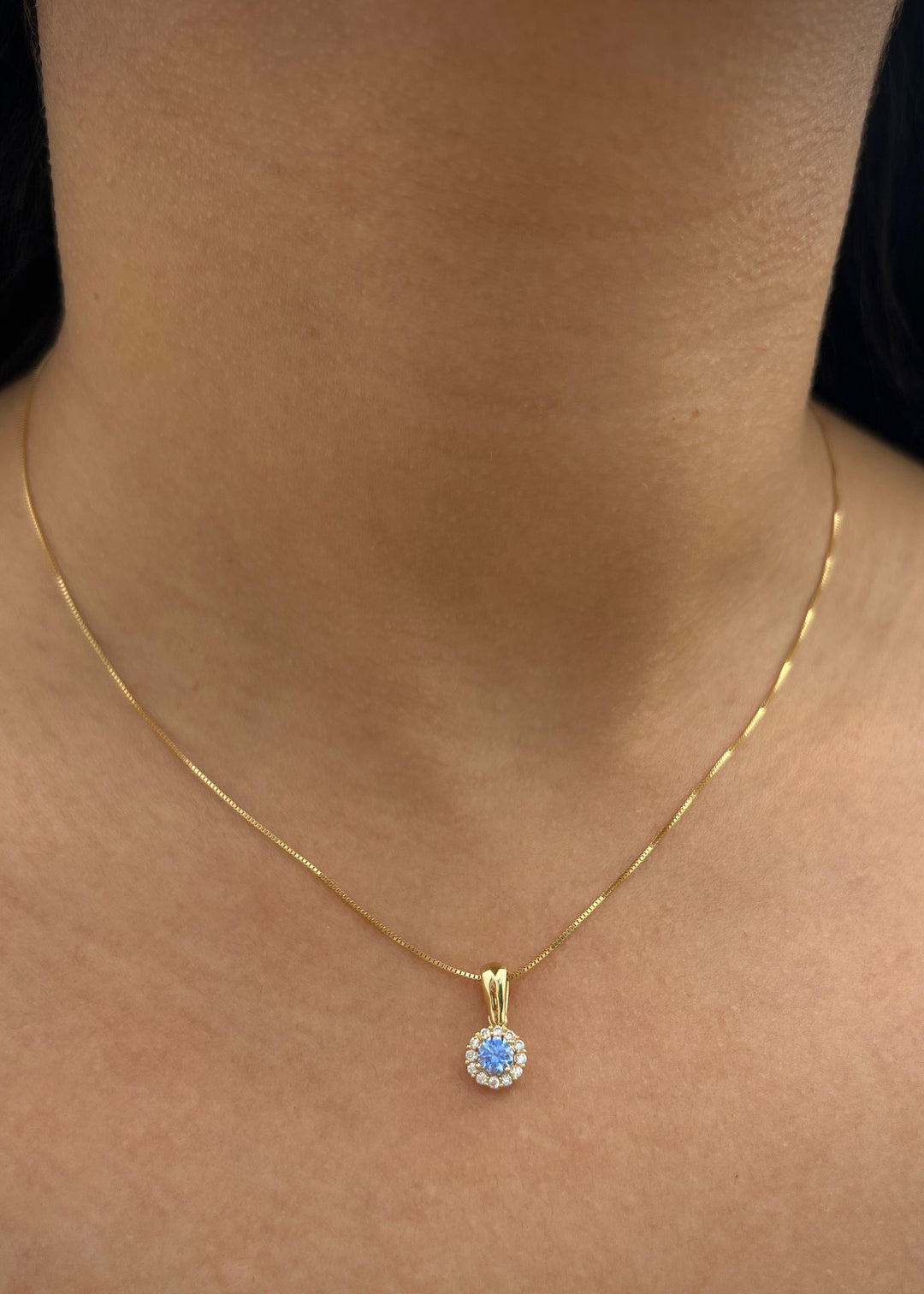 Dije flor con swarovski azul y blanco 0.95gr / Largo 1.4cm — Oro Amarillo