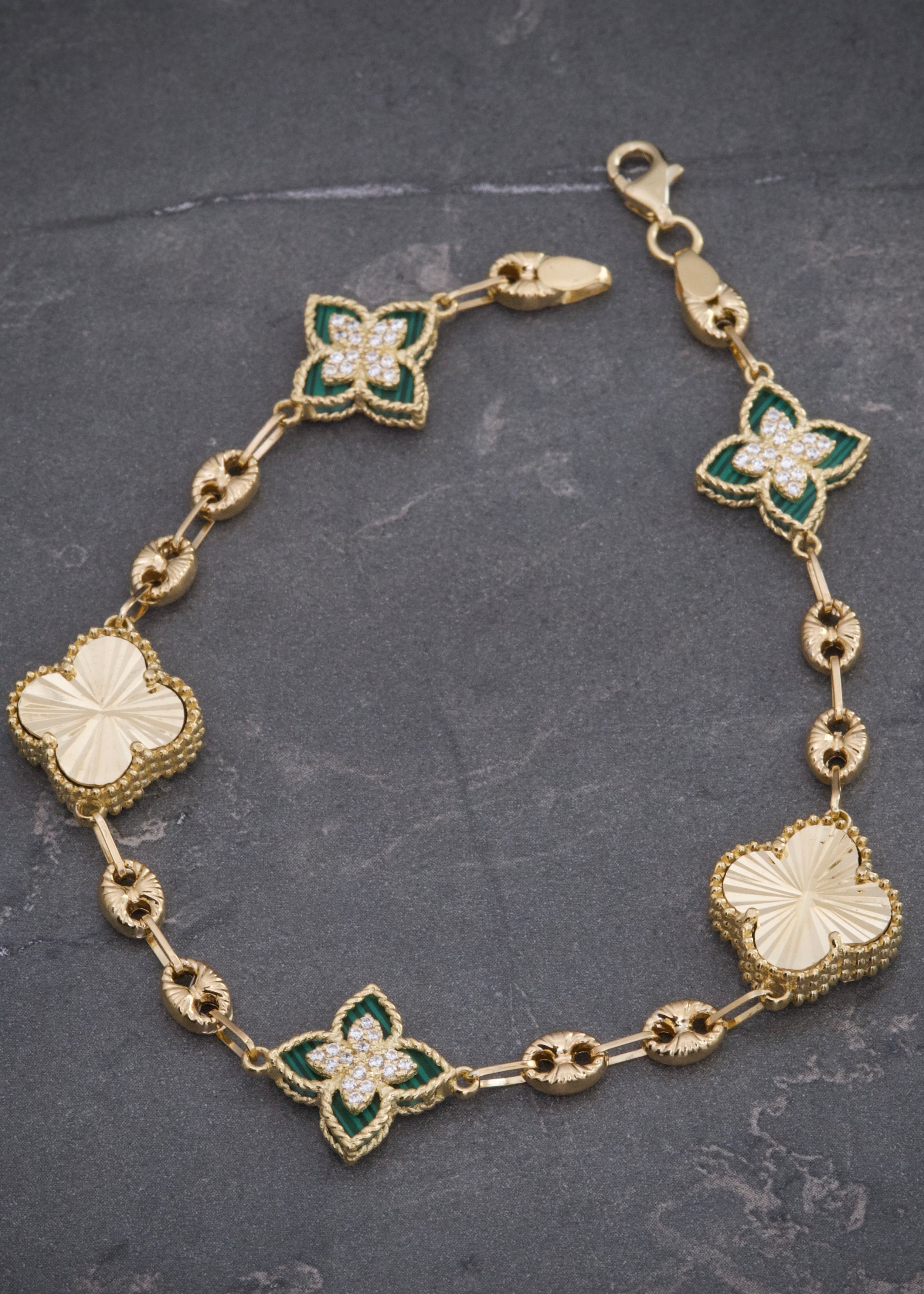 Pulso lucky clover piedra verde y diamantado 12.4gr / Largo 20cm / Oro Amarillo (Joya) M