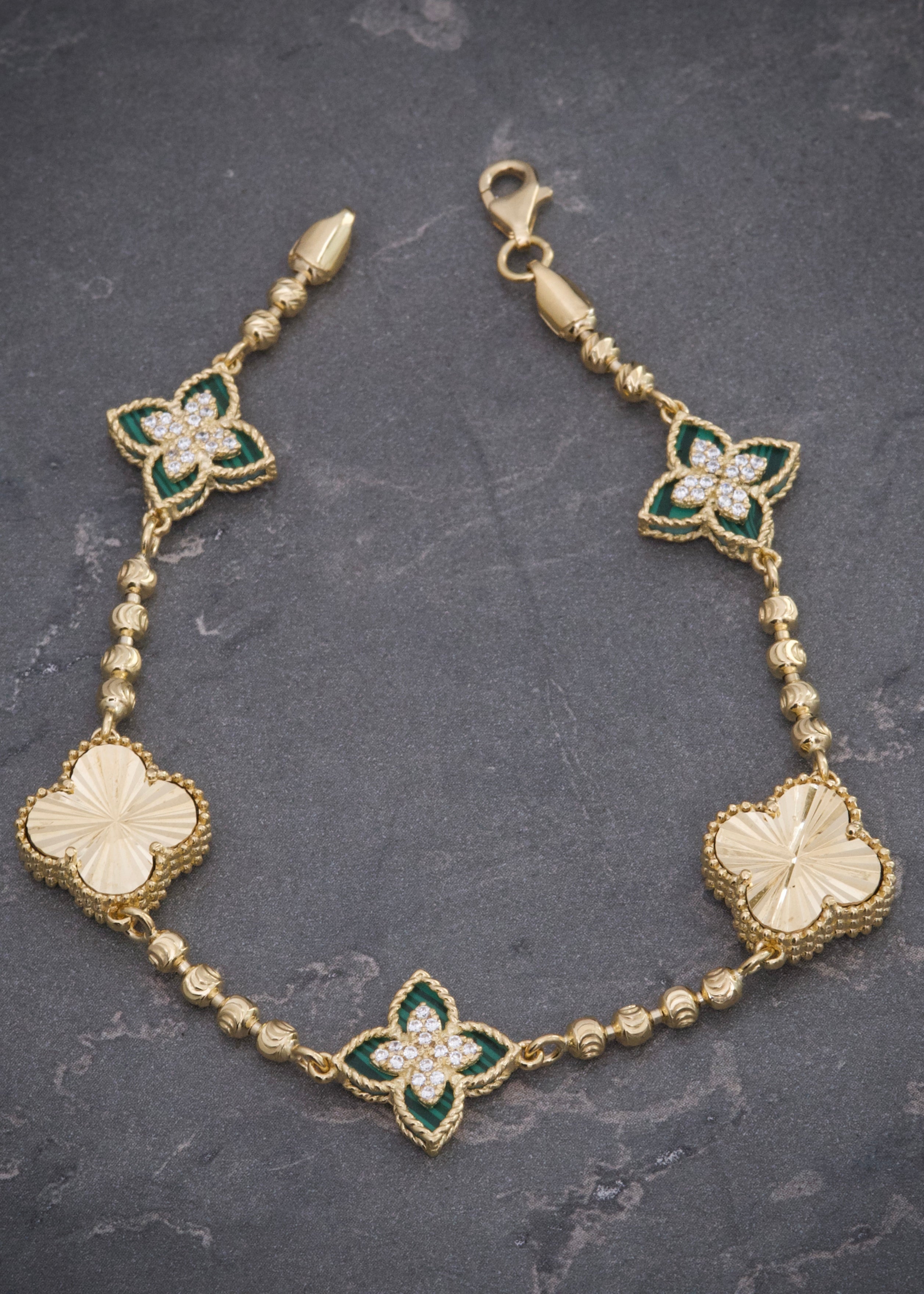 Pulso lucky clover piedra verde y diamantado 13.7gr / Largo 19cm / Oro Amarillo (Joya) M