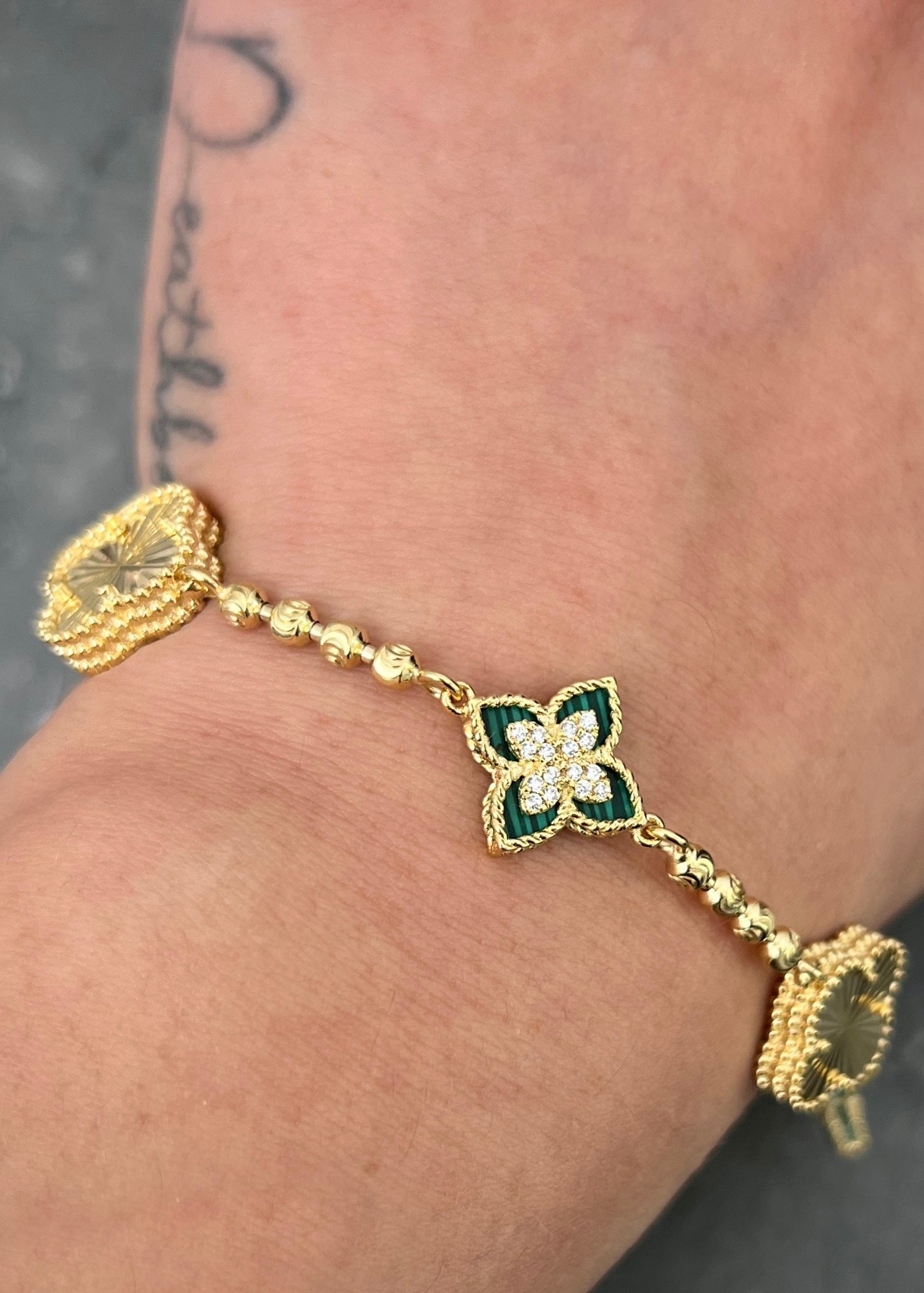 Pulso lucky clover piedra verde y diamantado 13.7gr / Largo 19cm / Oro Amarillo (Joya) M