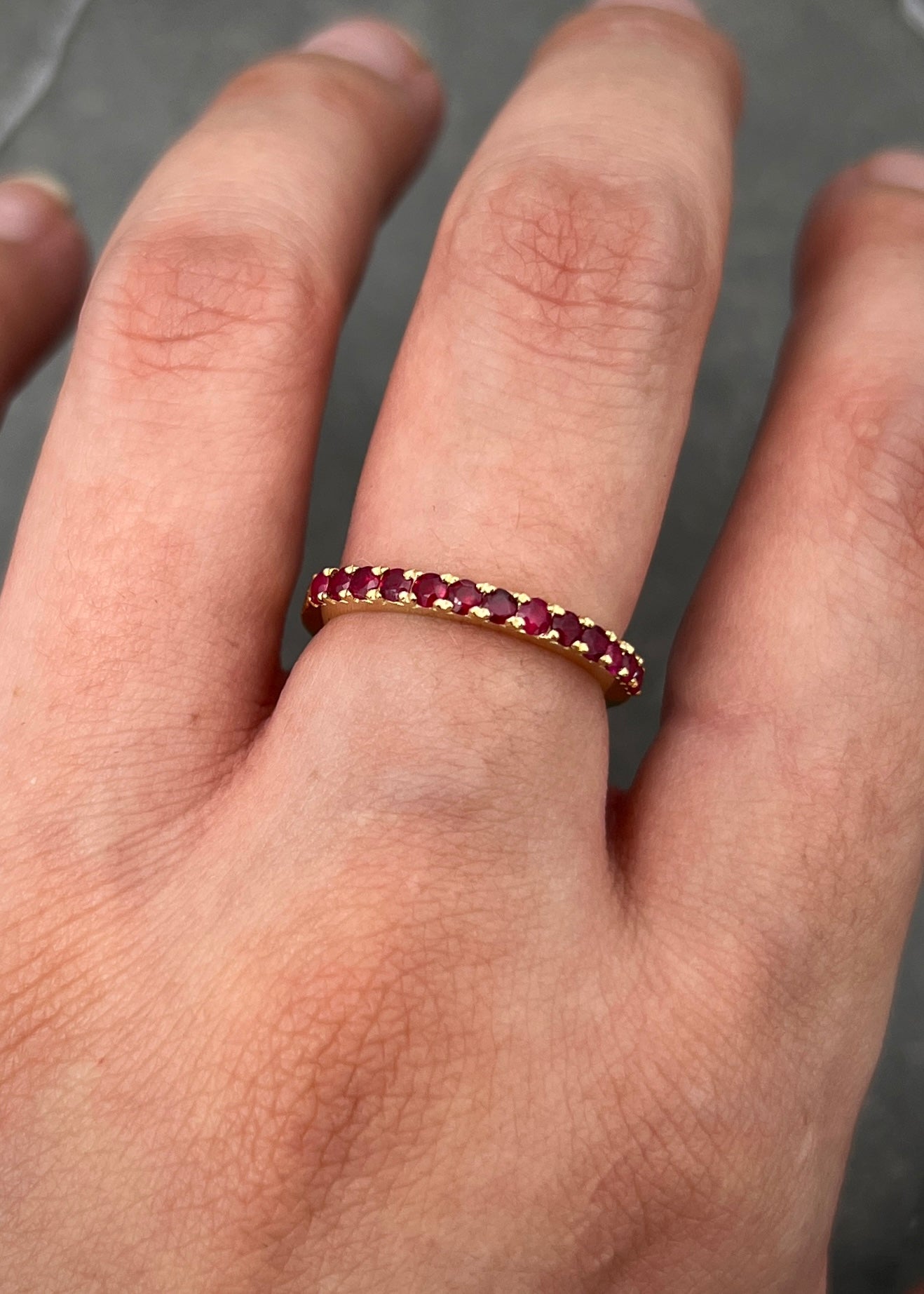 Anillo con 48pts de rubies 2.9gr / TALLA 5 1/2 / Oro Amarillo (Joya) M