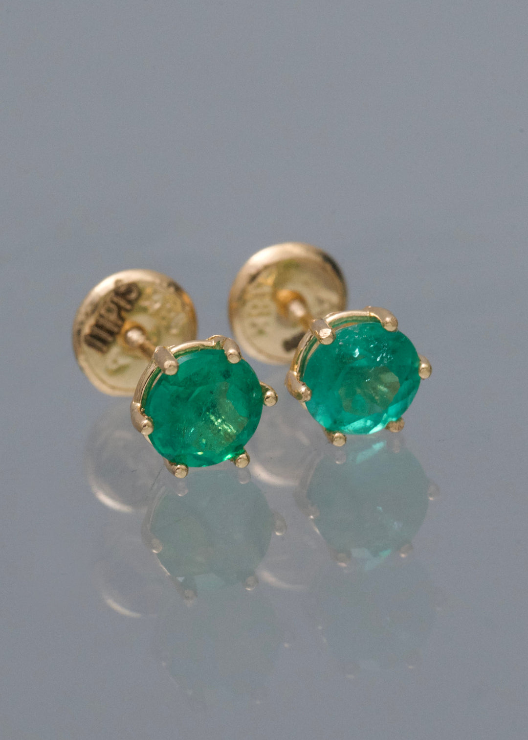 Topos con 111pts de Esmeralda 0.95gr / 0.5cm / 5mm — Oro Amarillo