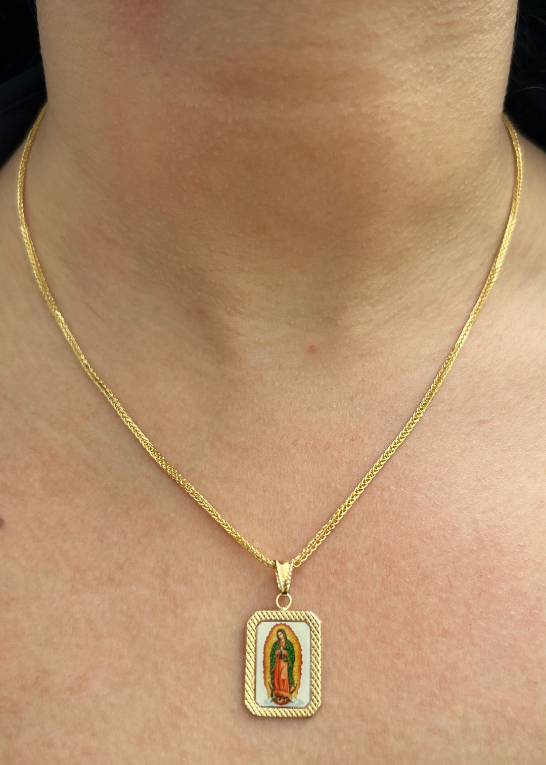 Dije Placa Virgen de Guadalupe 0.7gr / 2.7cm / 14mm — Oro Amarillo