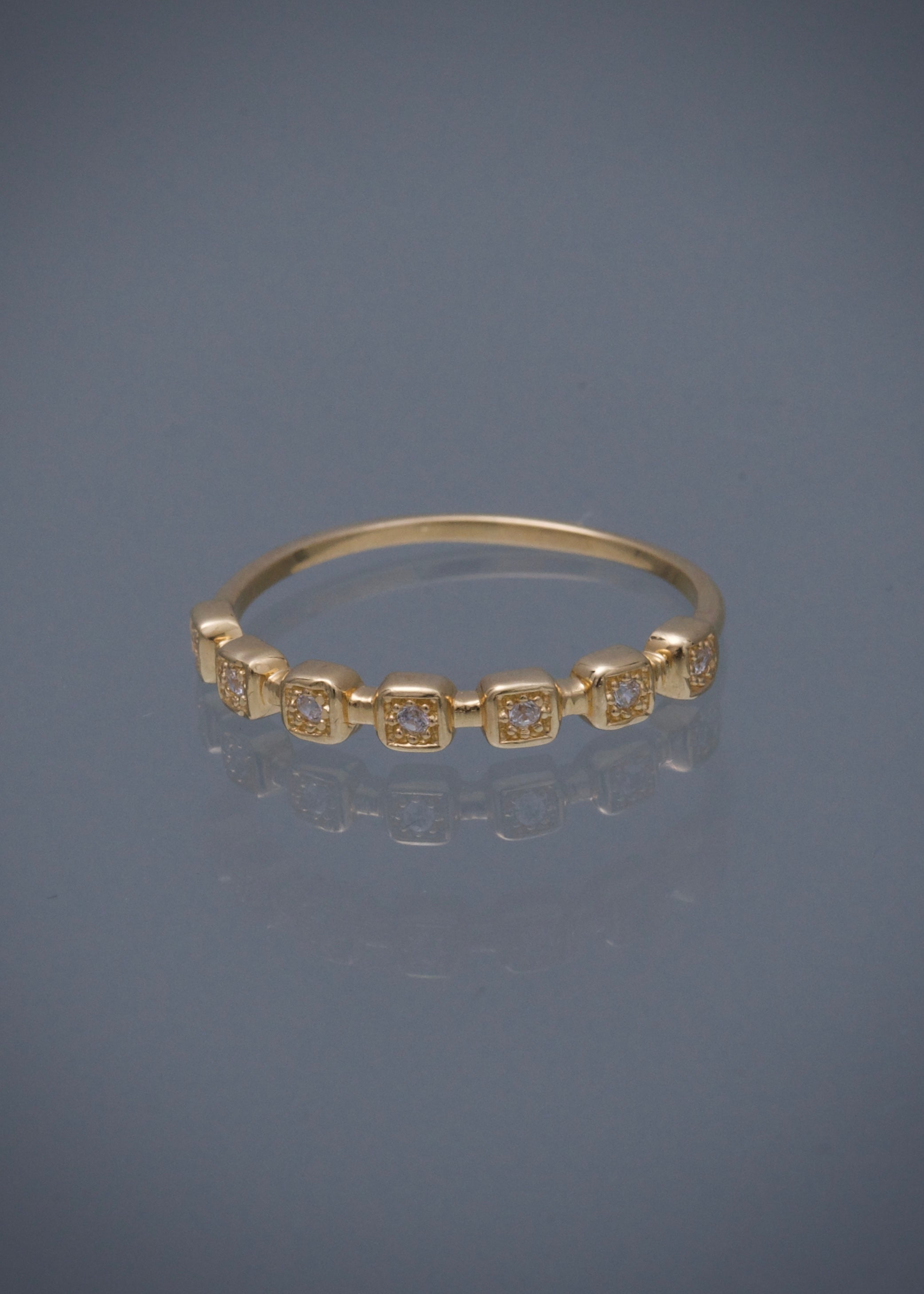 Anillo con swarovski blanco 1.7gr / Talla 7 3/4 / Oro Amarillo Nac P