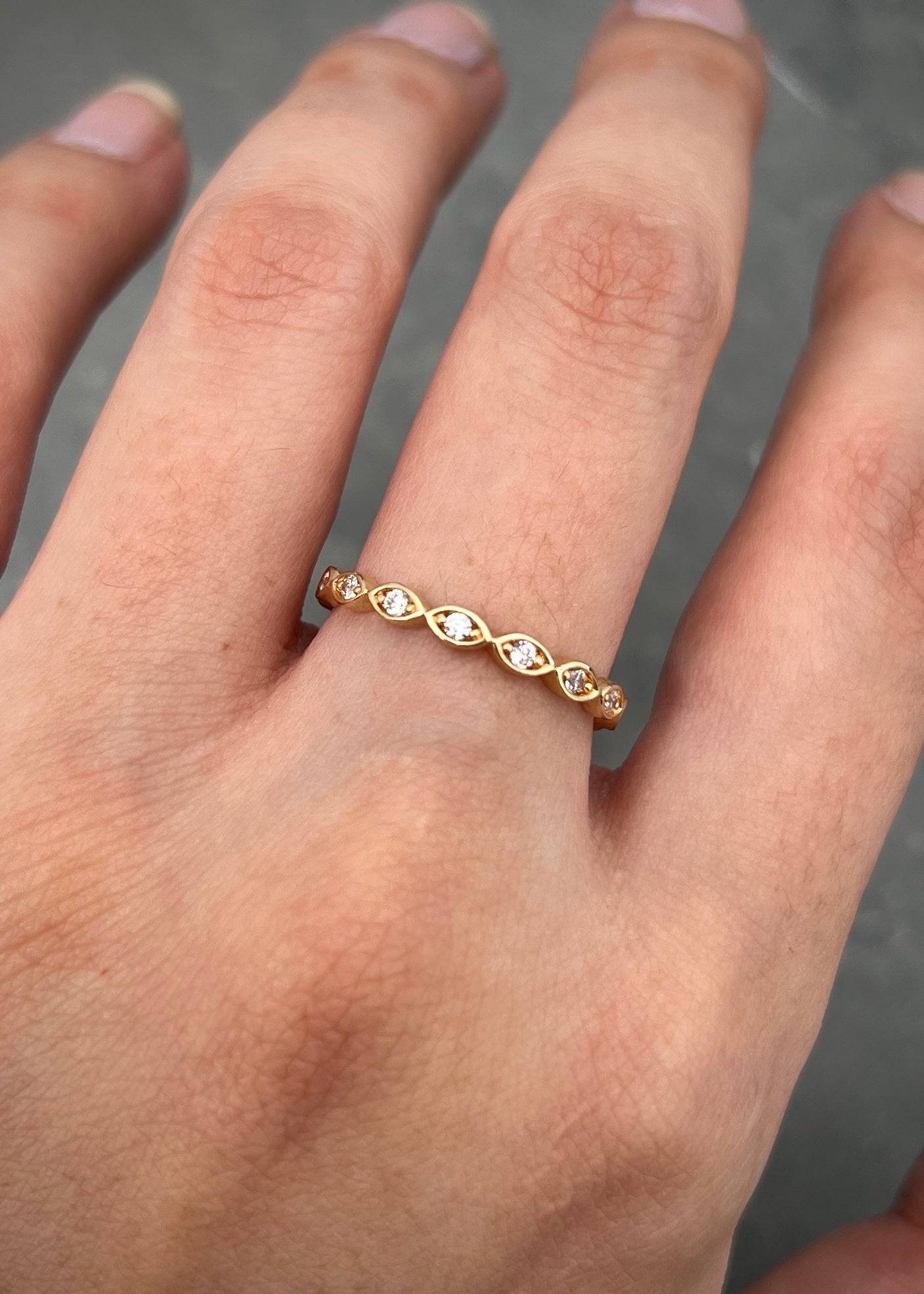 Anillo con swarovski blanco 1.9gr / Talla 6 1/4 / Oro Amarillo Nac P