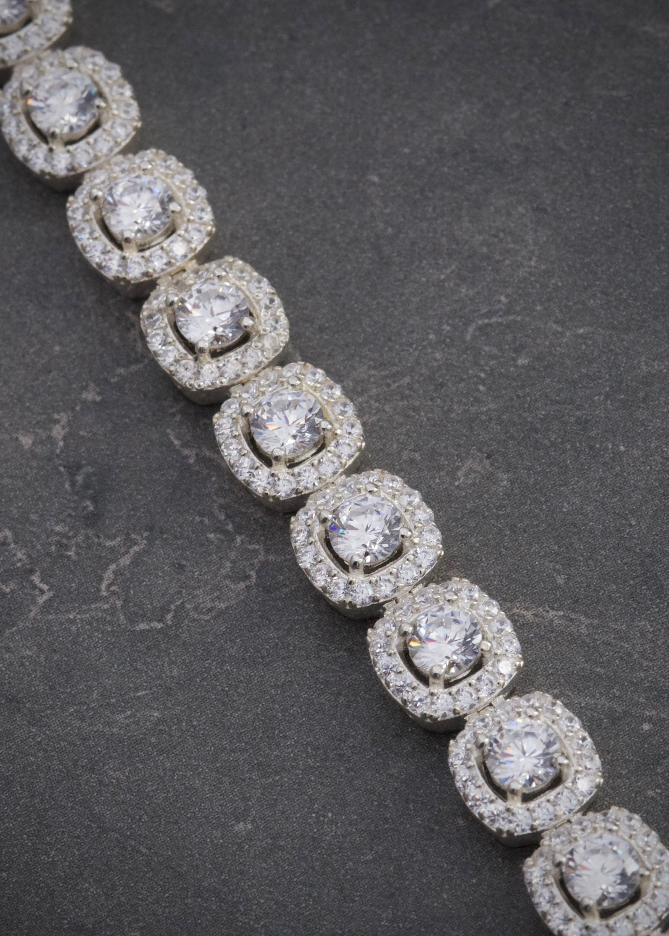 Pulso tenis con swarovski blanco 21.9gr / Largo 19cm / Plata B