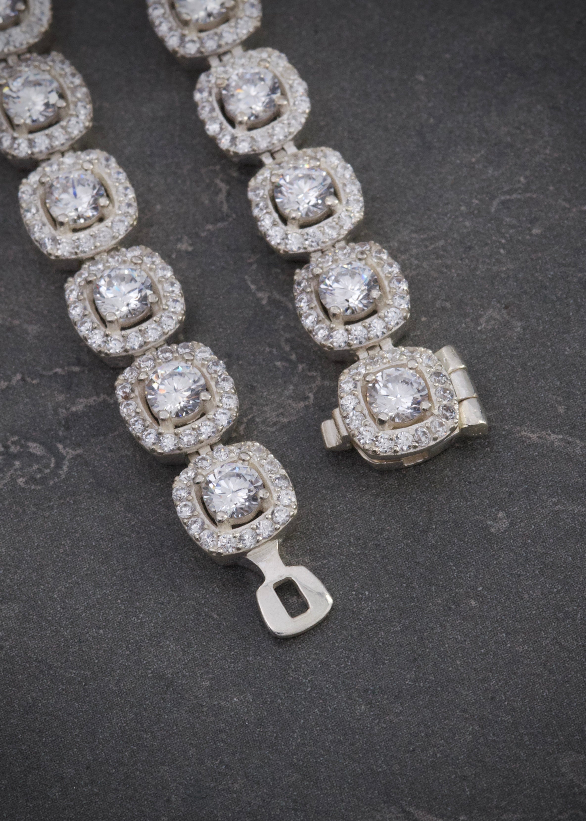Cadena tenis con swarovski blanco 62.95gr / Largo 53cm / Plata M