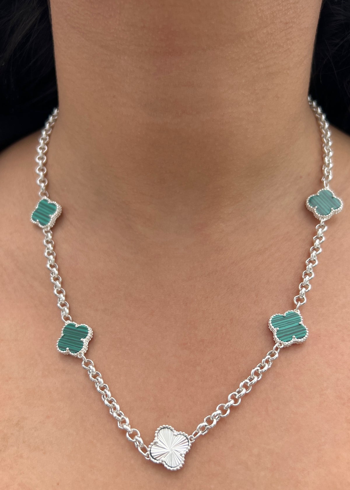 Cadena Lucky Clover Diamantada y Piedra Verde 14.3gr / 50cm / 13.8mm — Plata 925