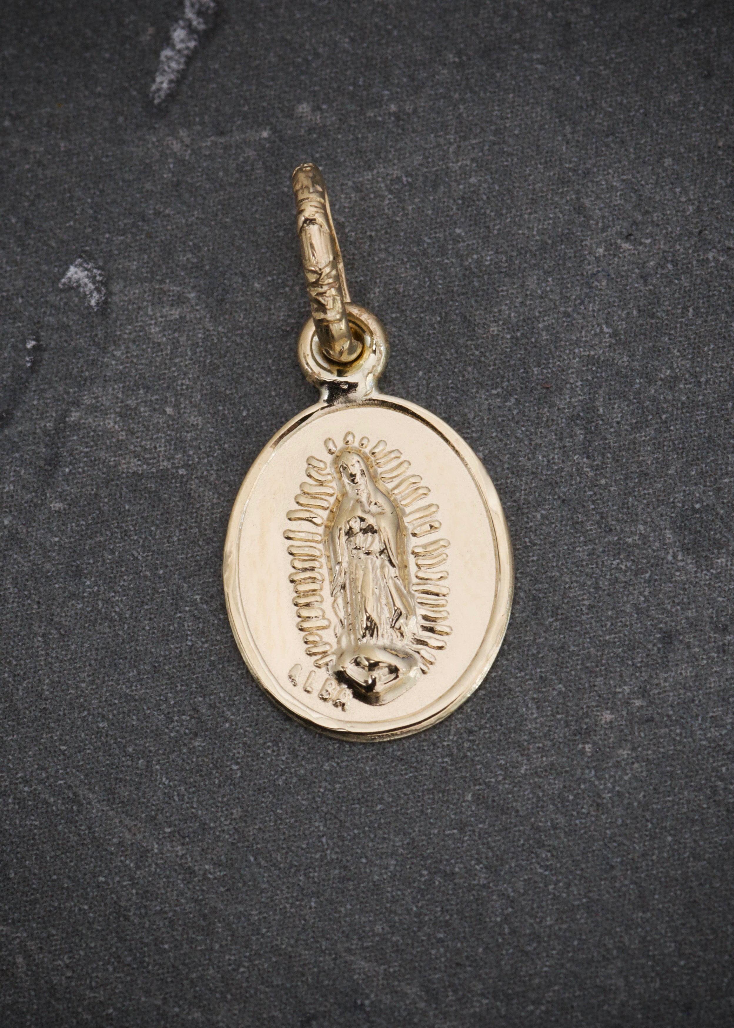 Dije virgen de guadalupe 0.65gr / Largo 2cm / Oro Amarillo 14K B
