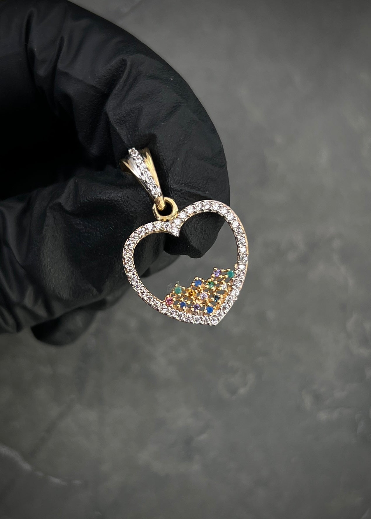 Dije corazon con swarovski multicolor 2.45gr / Largo 2.6cm / Oro Amarillo Nac P