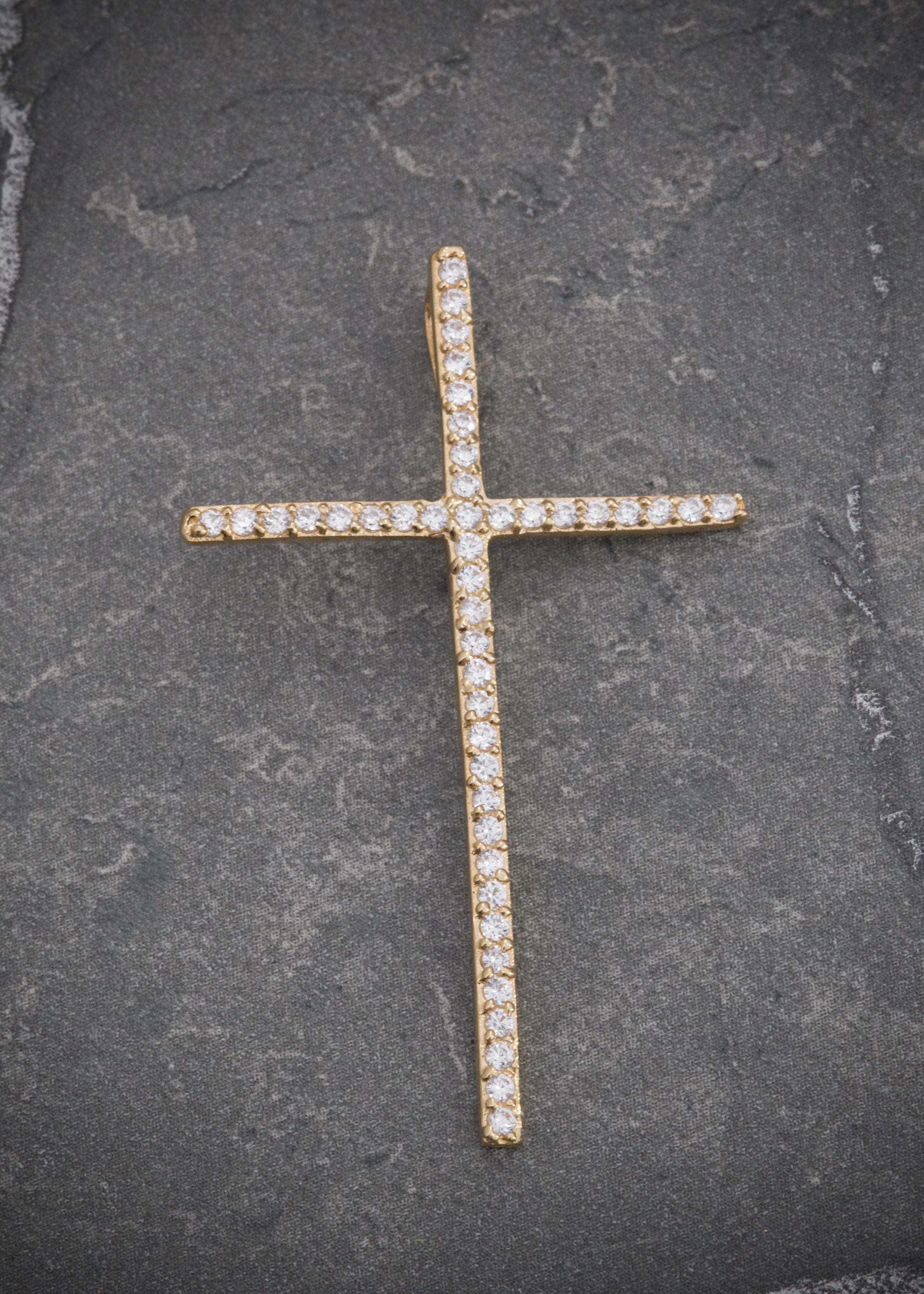 Dije cruz con swarovski blanco 1.85gr / Largo 4.2cm / Oro Amarillo Nac P