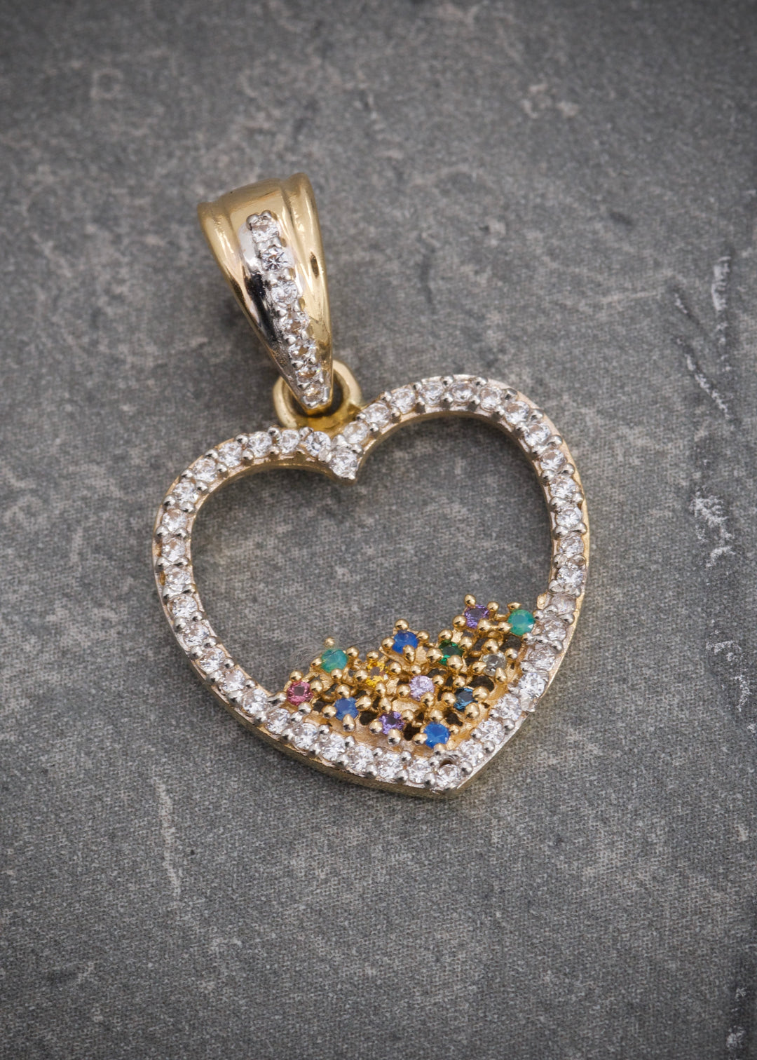 Dije corazon con swarovski multicolor 2.45gr / Largo 2.6cm — Oro Amarillo