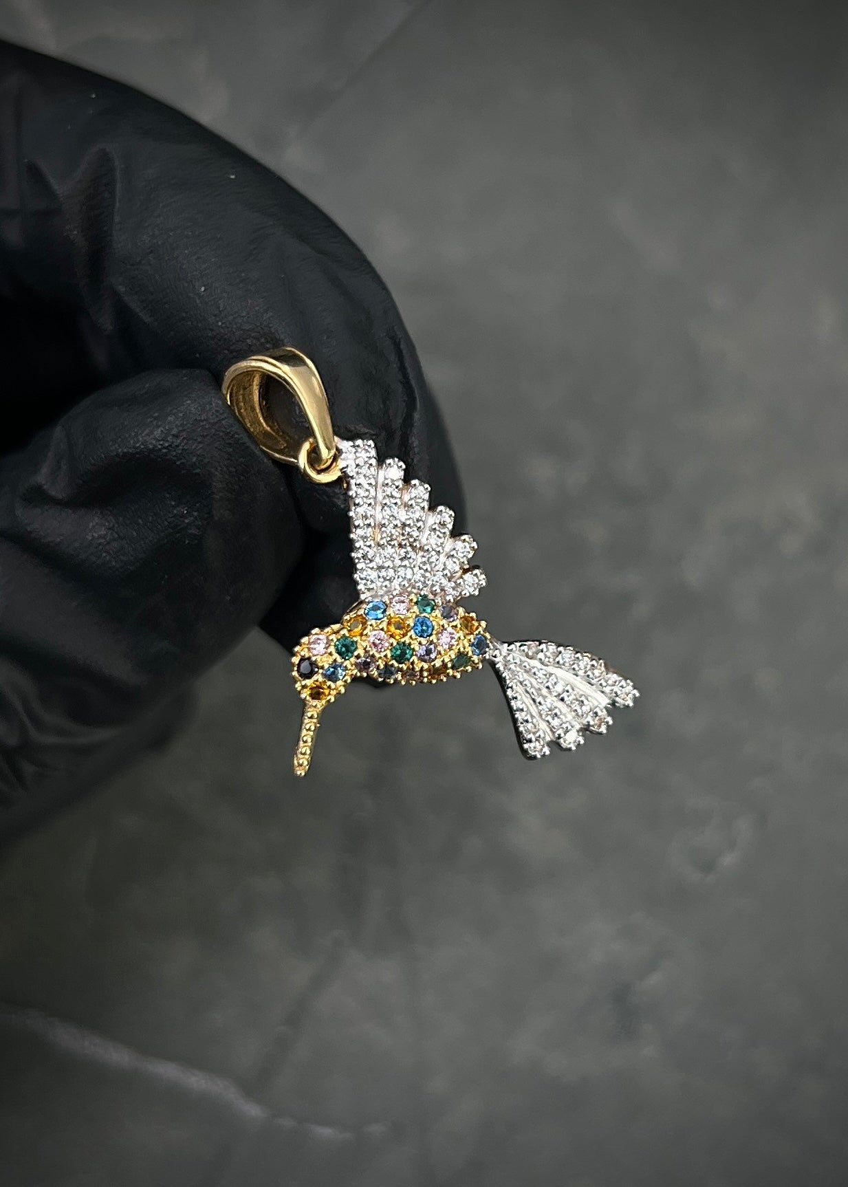 Dije colibri con swarovski multicolor 2.2gr / Largo 3cm / Oro Amarillo Nac P