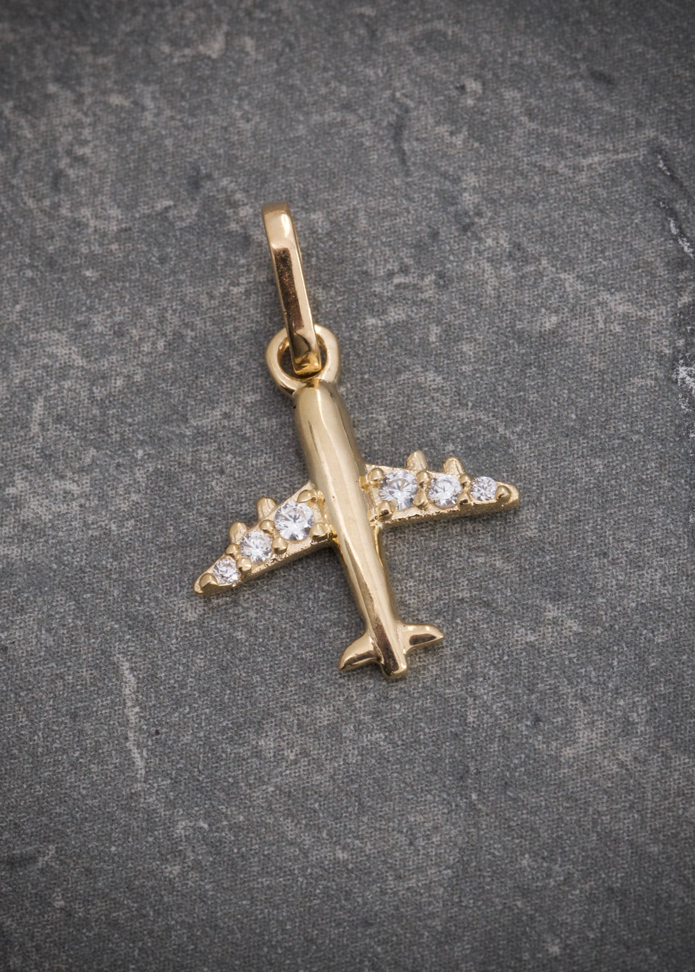 Dije avion con swarovski blanco 0.8gr / Largo 1.8cm / Oro Amarillo Nac P