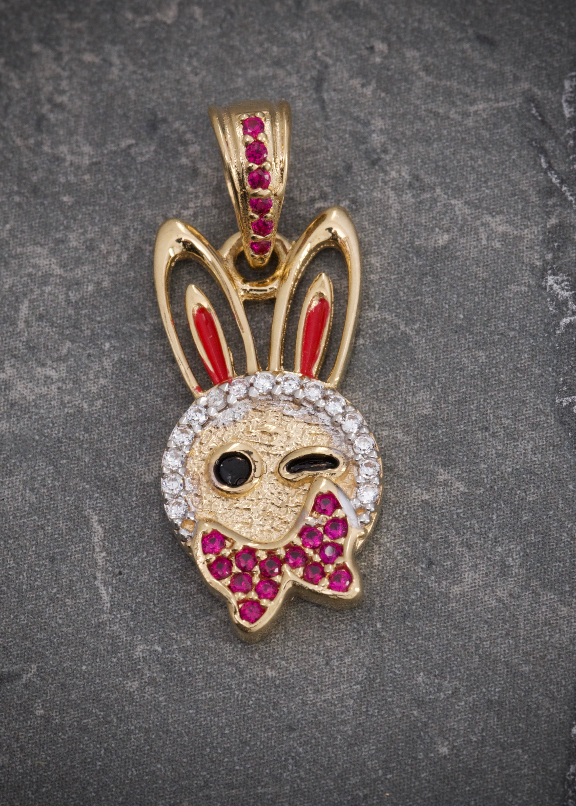 Dije conejo con swarovski blanco y fucsia 2.35gr / Largo 2.5cm / Oro Amarillo Nac P