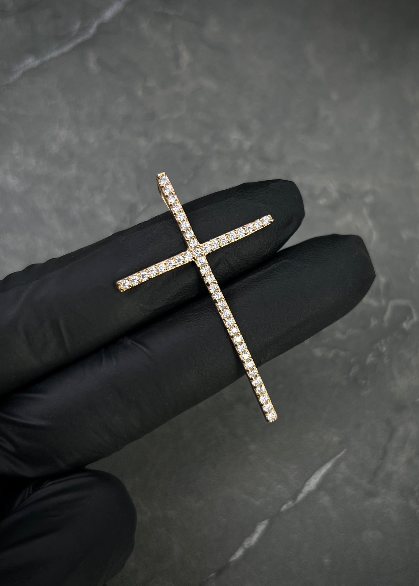 Dije cruz con swarovski blanco 1.85gr / Largo 4.2cm / Oro Amarillo Nac P