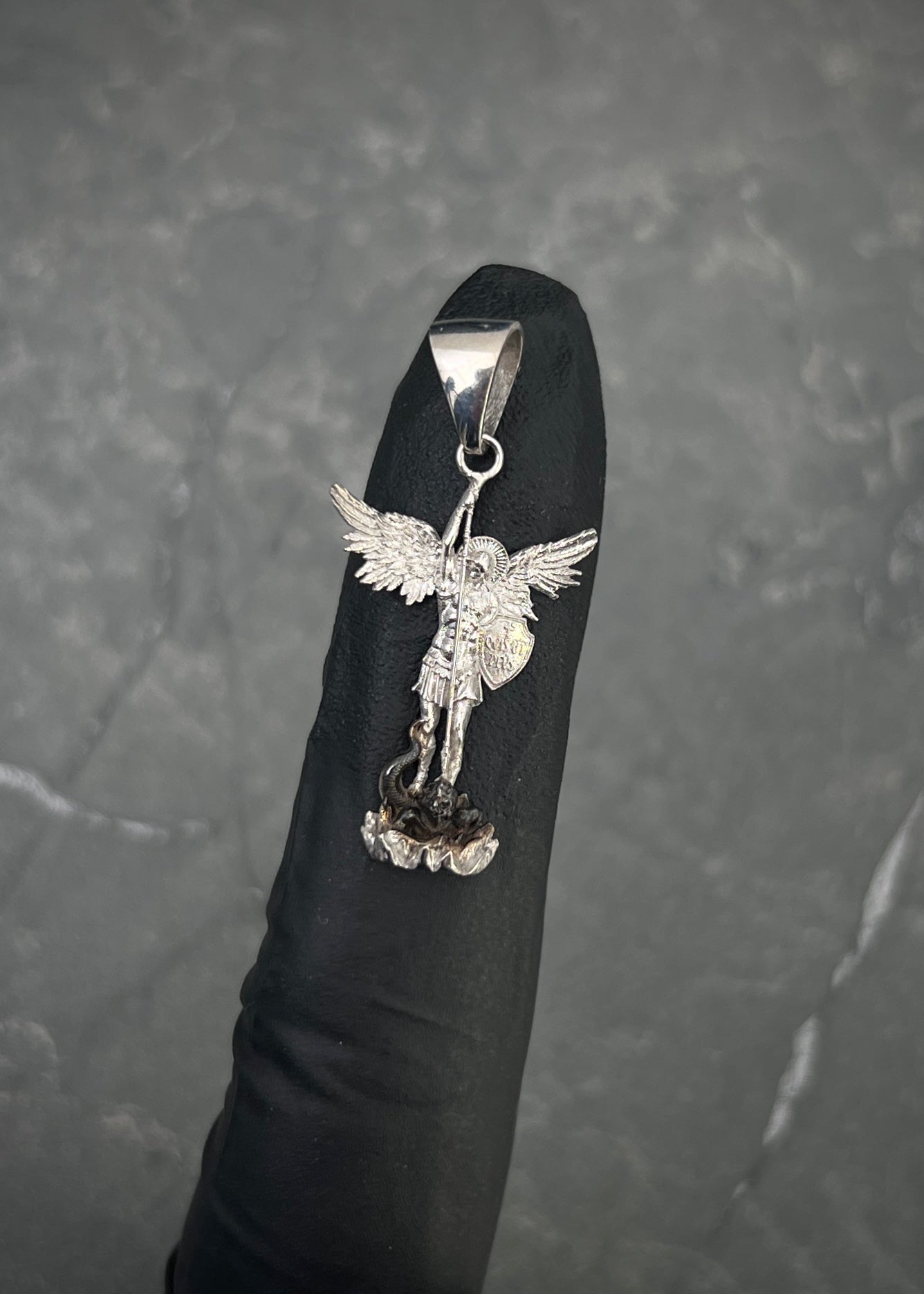 Dije arcangel san miguel 1.4gr / Largo 2.7cm / Oro Blanco Nac M