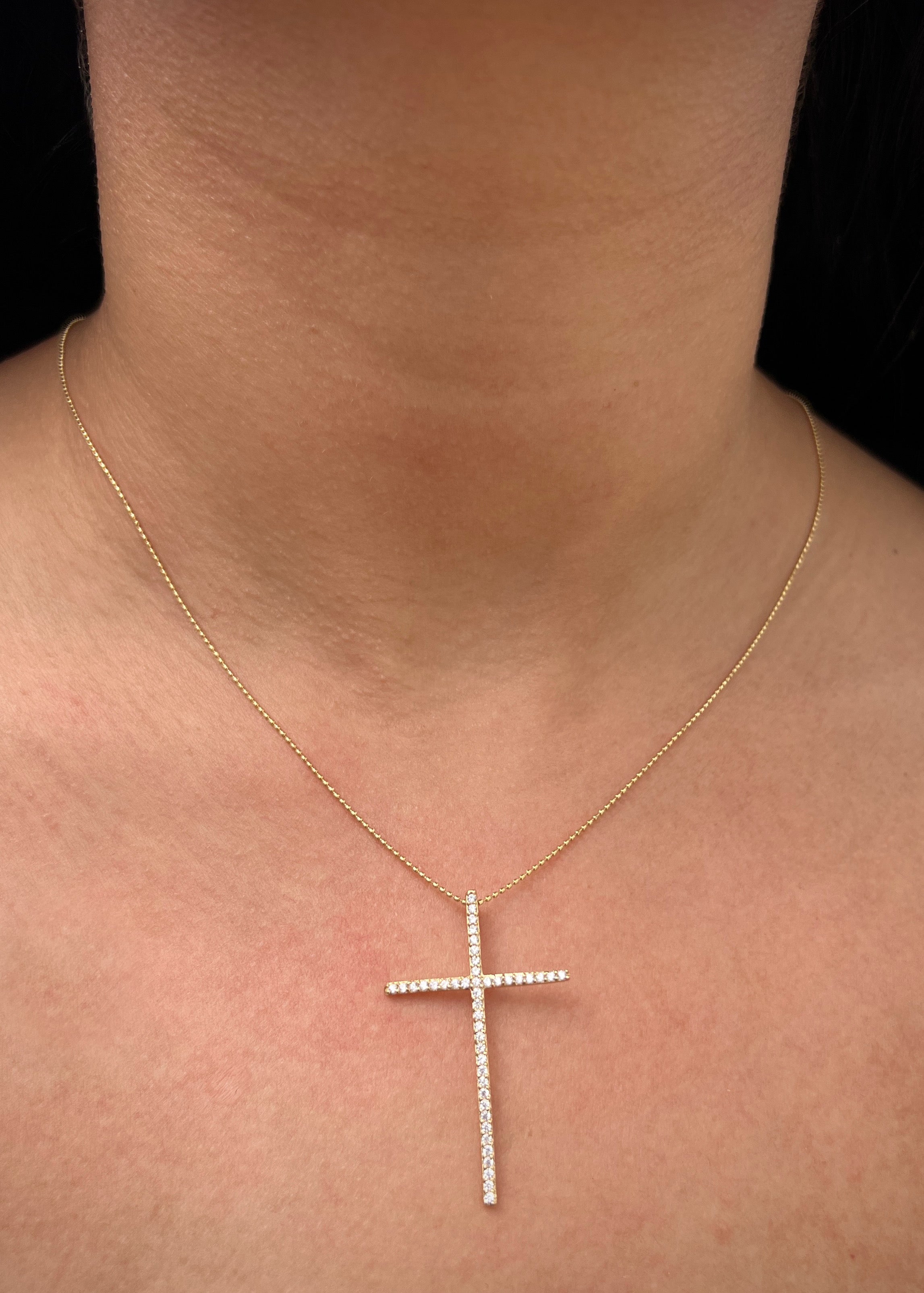 Dije cruz con swarovski blanco 1.85gr / Largo 4.2cm / Oro Amarillo Nac P