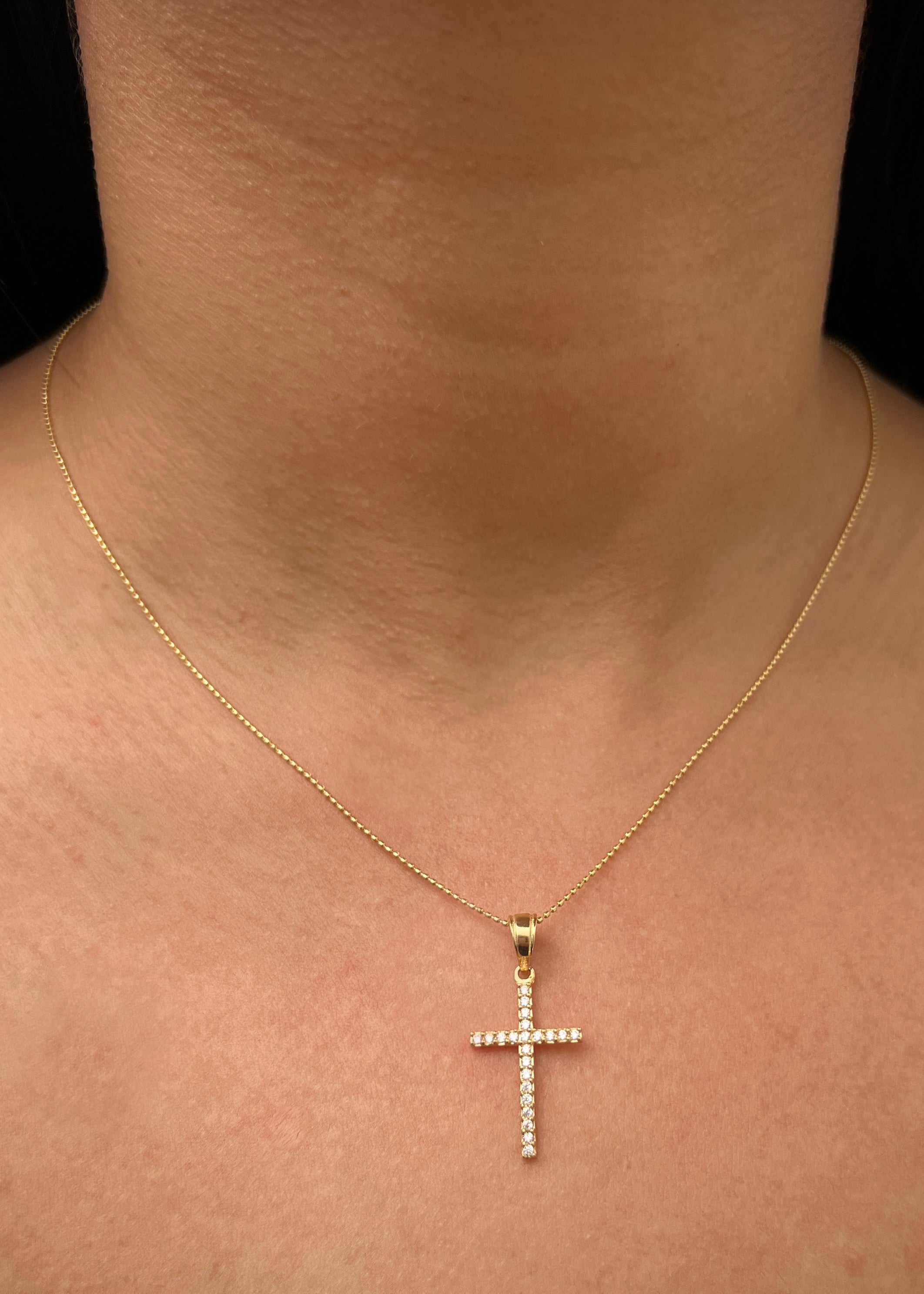 Dije cruz con swarovski blanco 1.3gr / Largo 3cm / Oro Amarillo Nac P