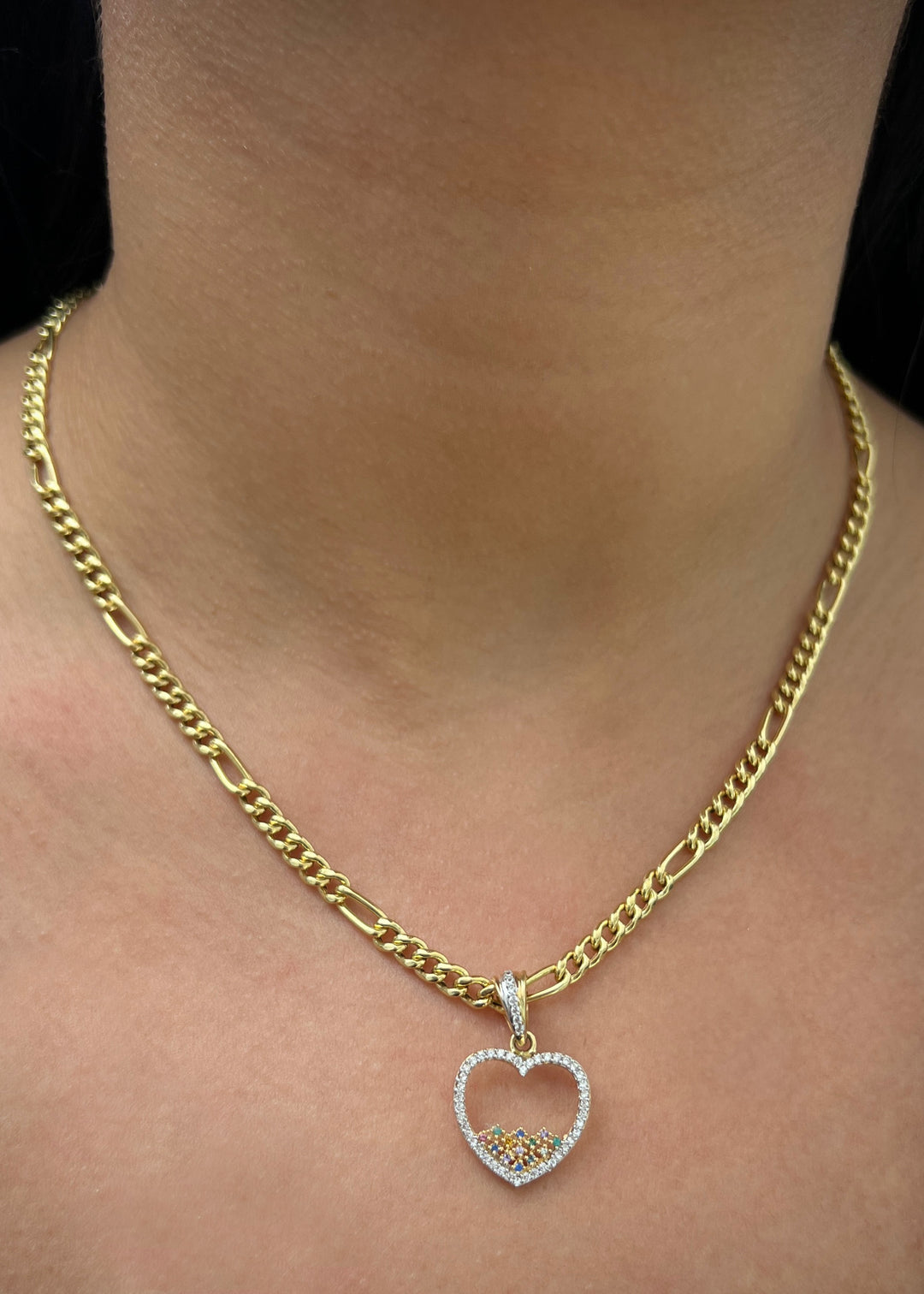 Dije corazon con swarovski multicolor 2.45gr / Largo 2.6cm — Oro Amarillo