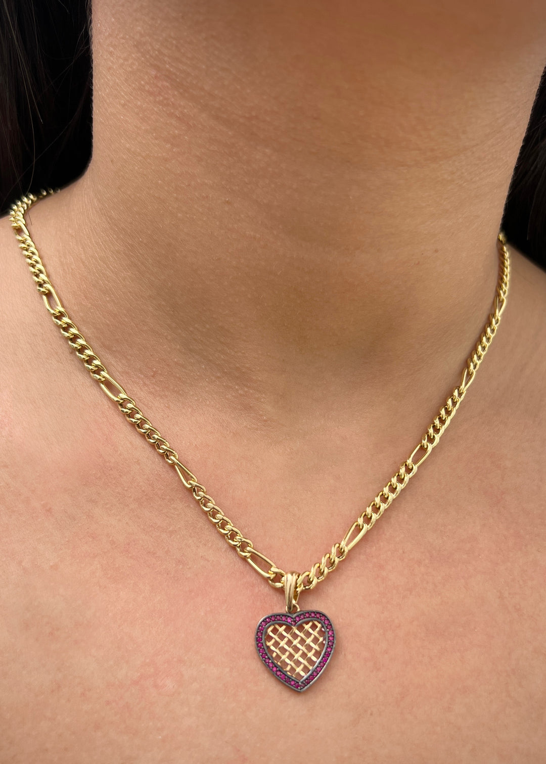 Dije corazon con swarovski fucsia 2.05gr / Largo 2.5cm — Oro Amarillo