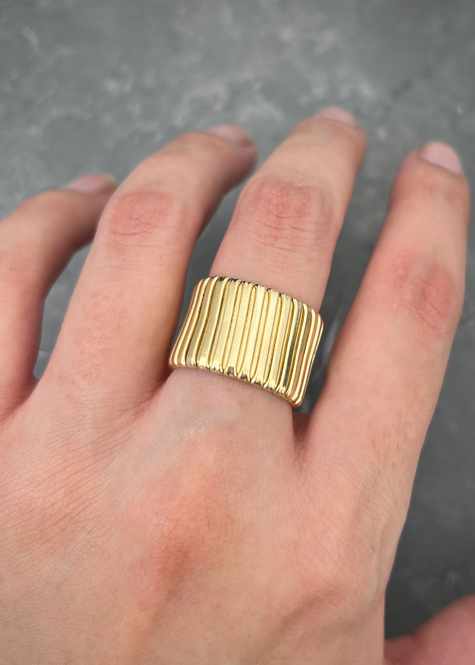 Anillo 8.65gr / TALLA 6 1/2 / Oro Amarillo italy cte P