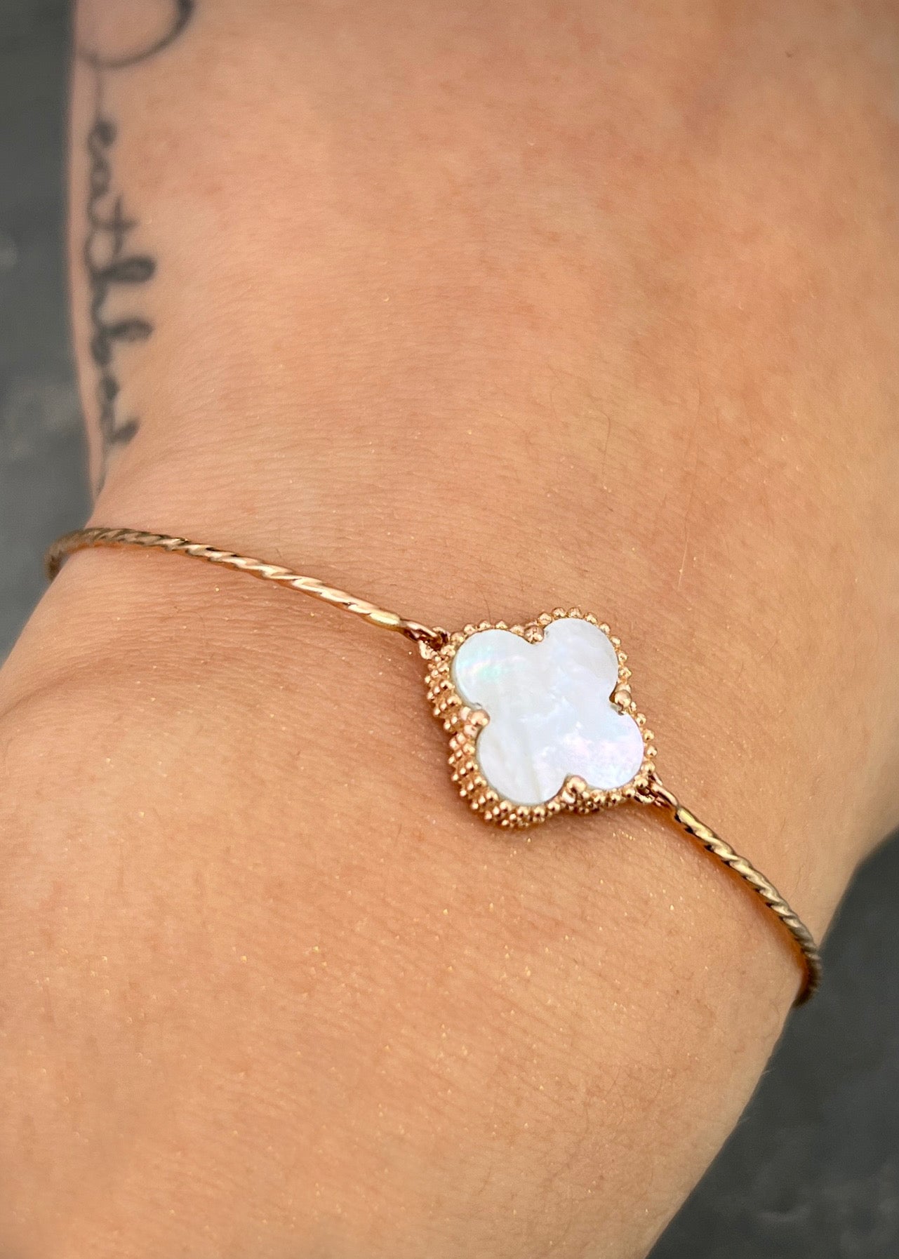 Pulso lucky clover piedra blanca 3.55gr / Largo 17cm / Oro Rosado (Joya) M