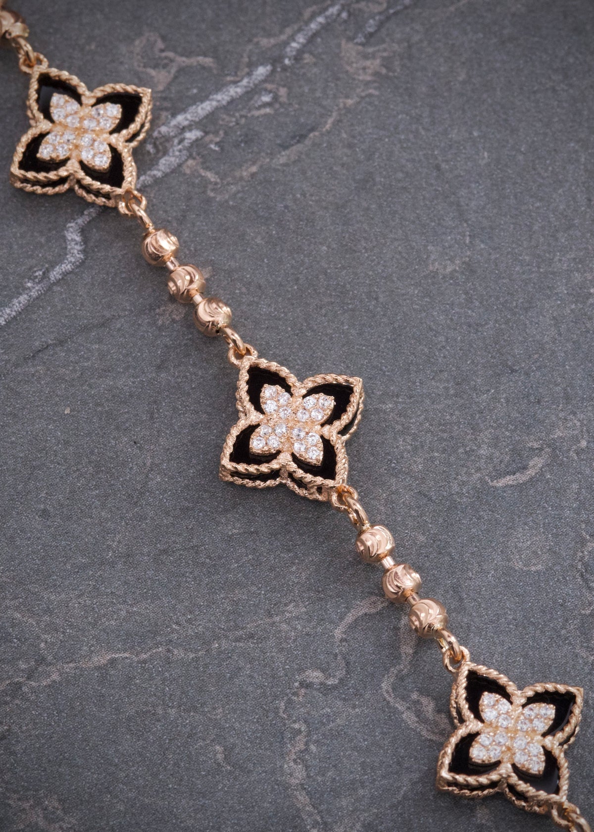 Pulso Lucky Clover Piedra Negra con Swarovski 8.8gr / 19cm / 13mm — Oro Rosado